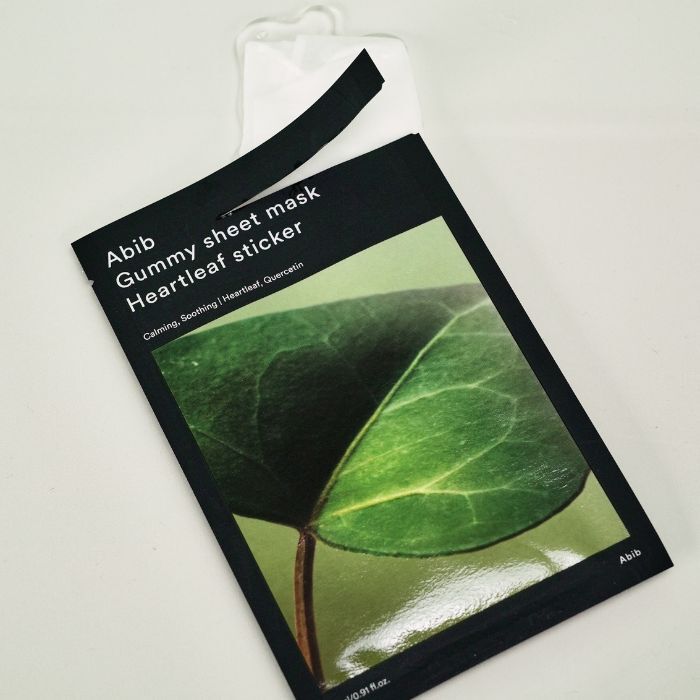 Máscara facial de goma Abib com adesivo Heartleaf