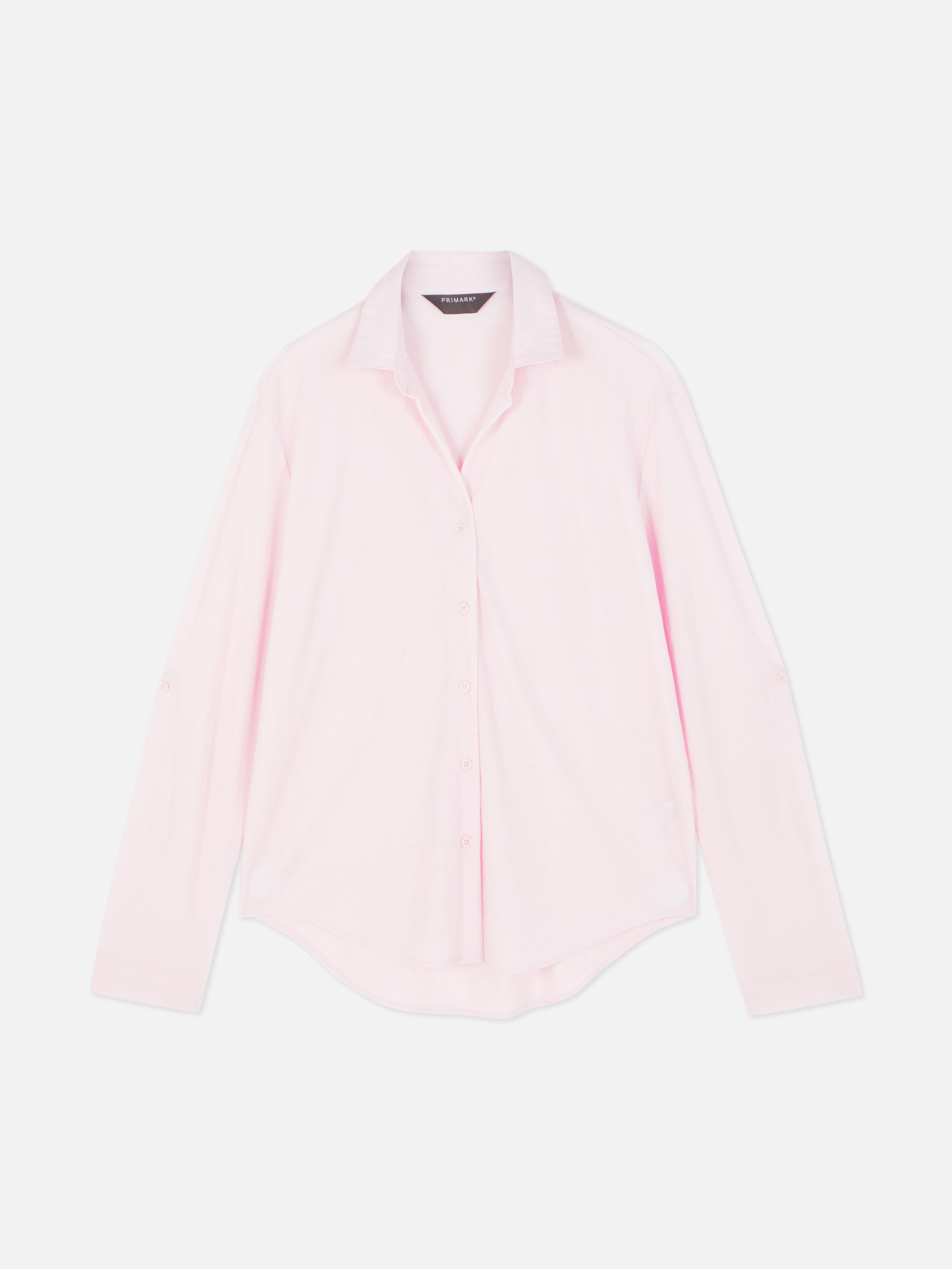 Cămașă cu guler deschis. Această cămașă ușor de purtat va deveni ținuta ta casual elegantă preferată.