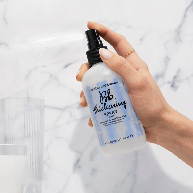 Bumble and bumble Thickening Spray, een volumegevende haarspray.