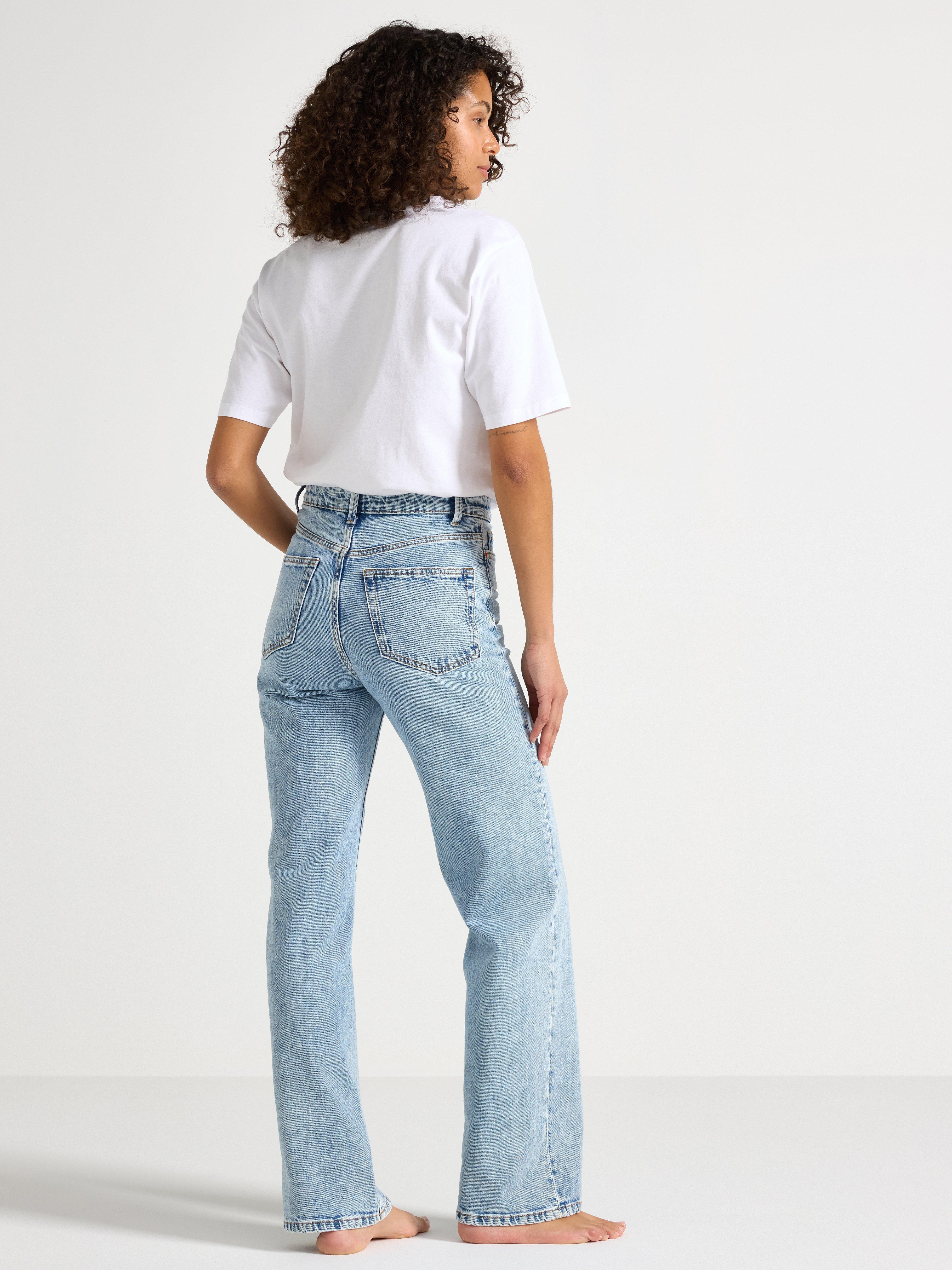 Calça jeans WIDE Hanna com leve elastano. Jeans claro.