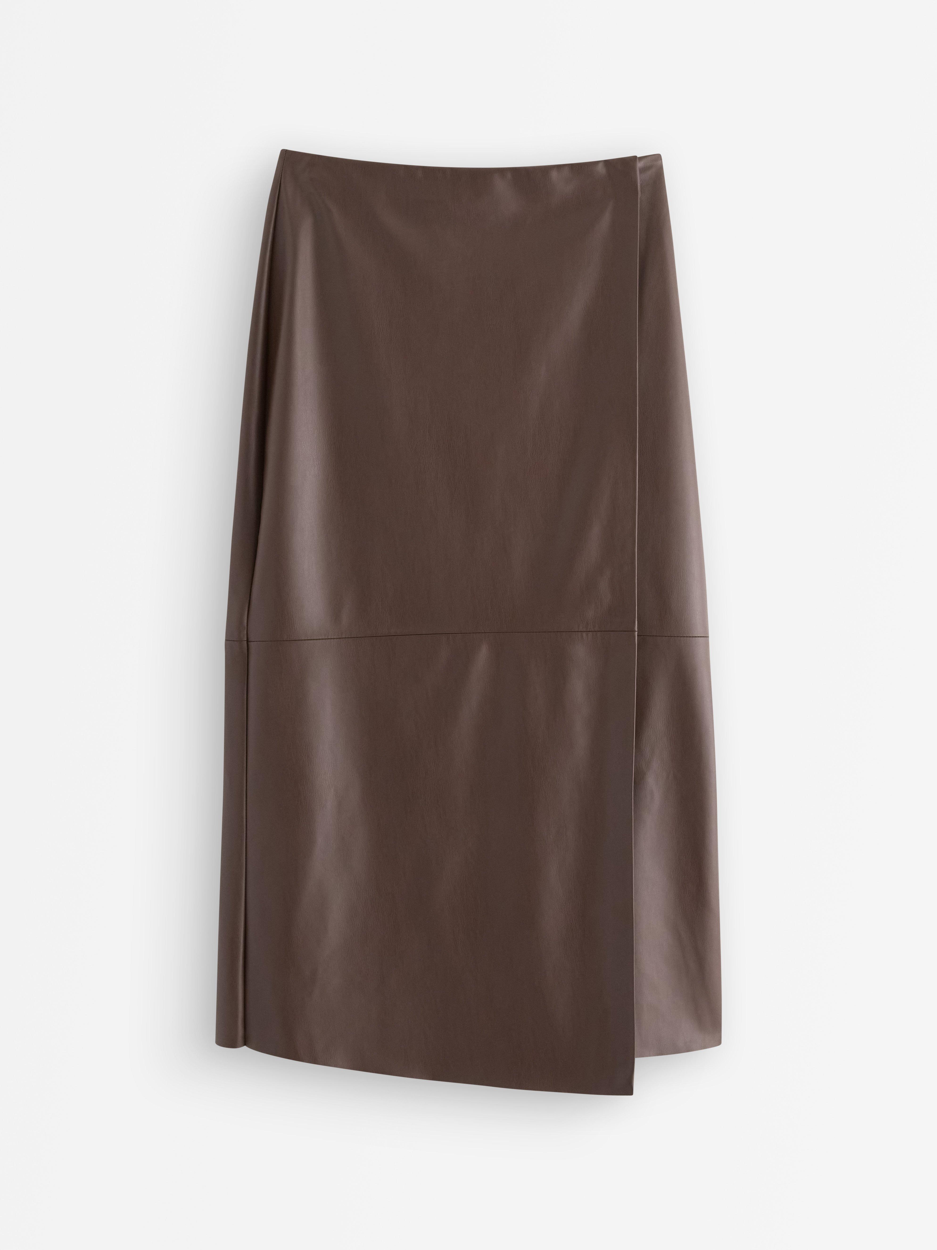 Falda cruzada midi de imitación de piel marrón oscuro