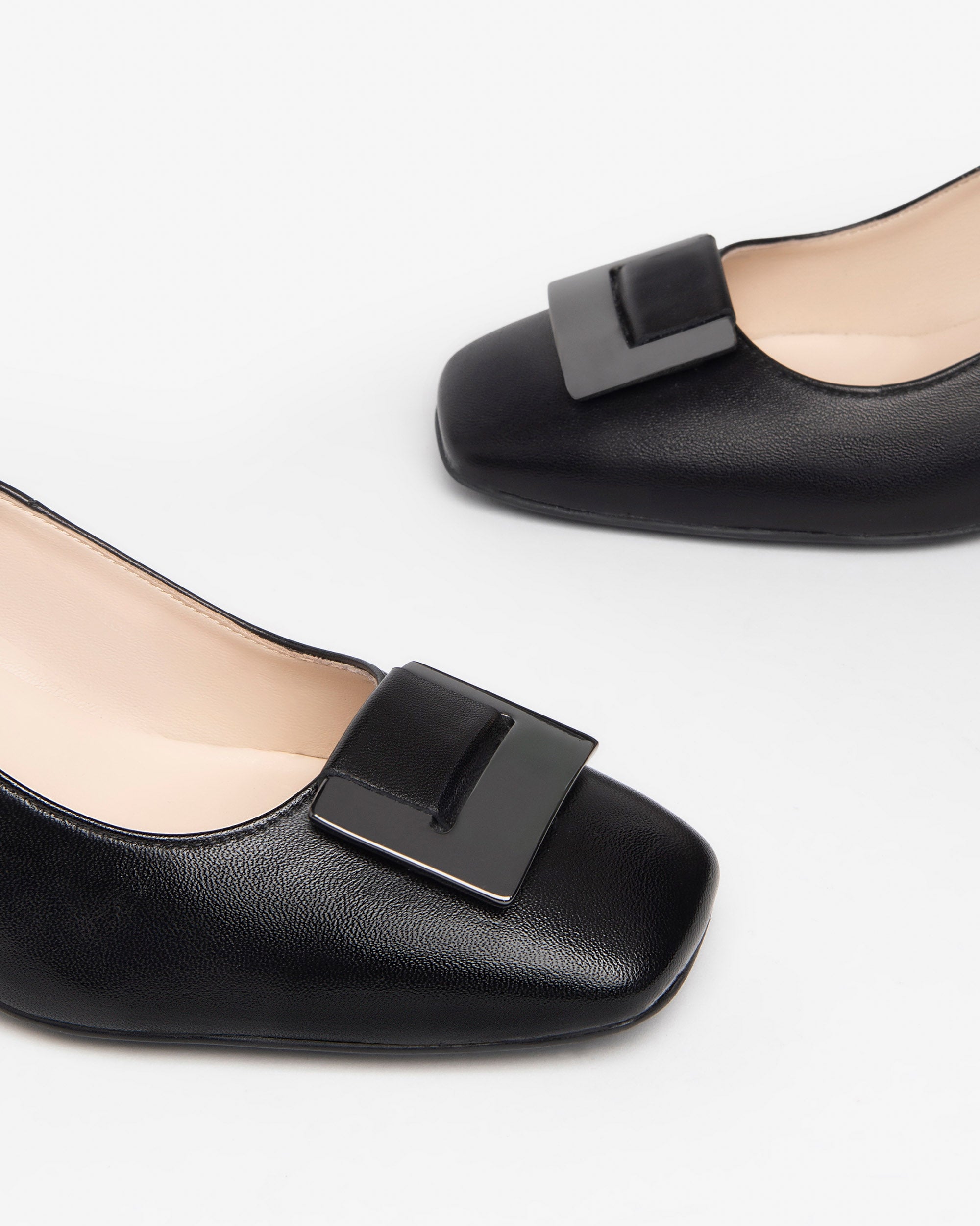  Damen-Pumps aus Leder