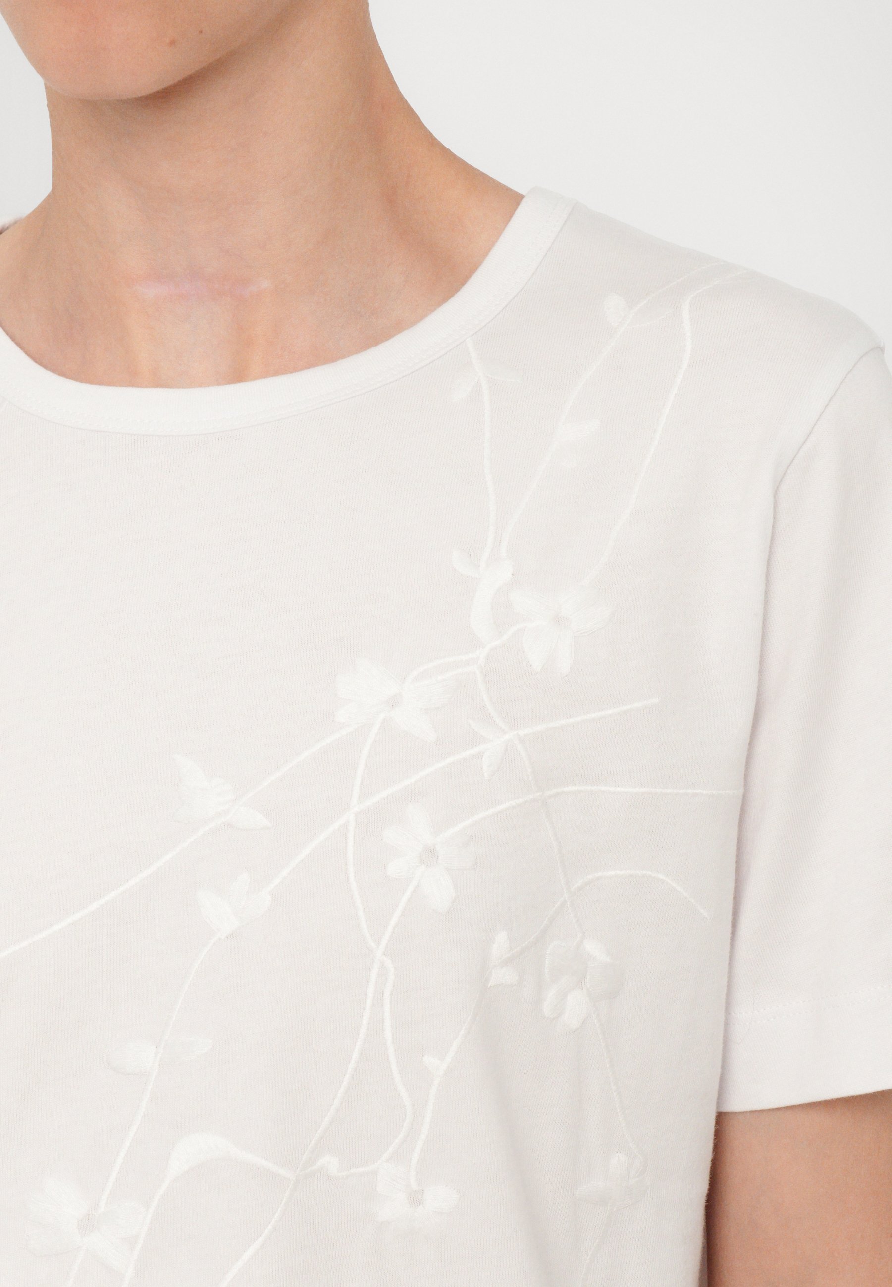 MUNTHE PIRIS - Camiseta básica - branca
