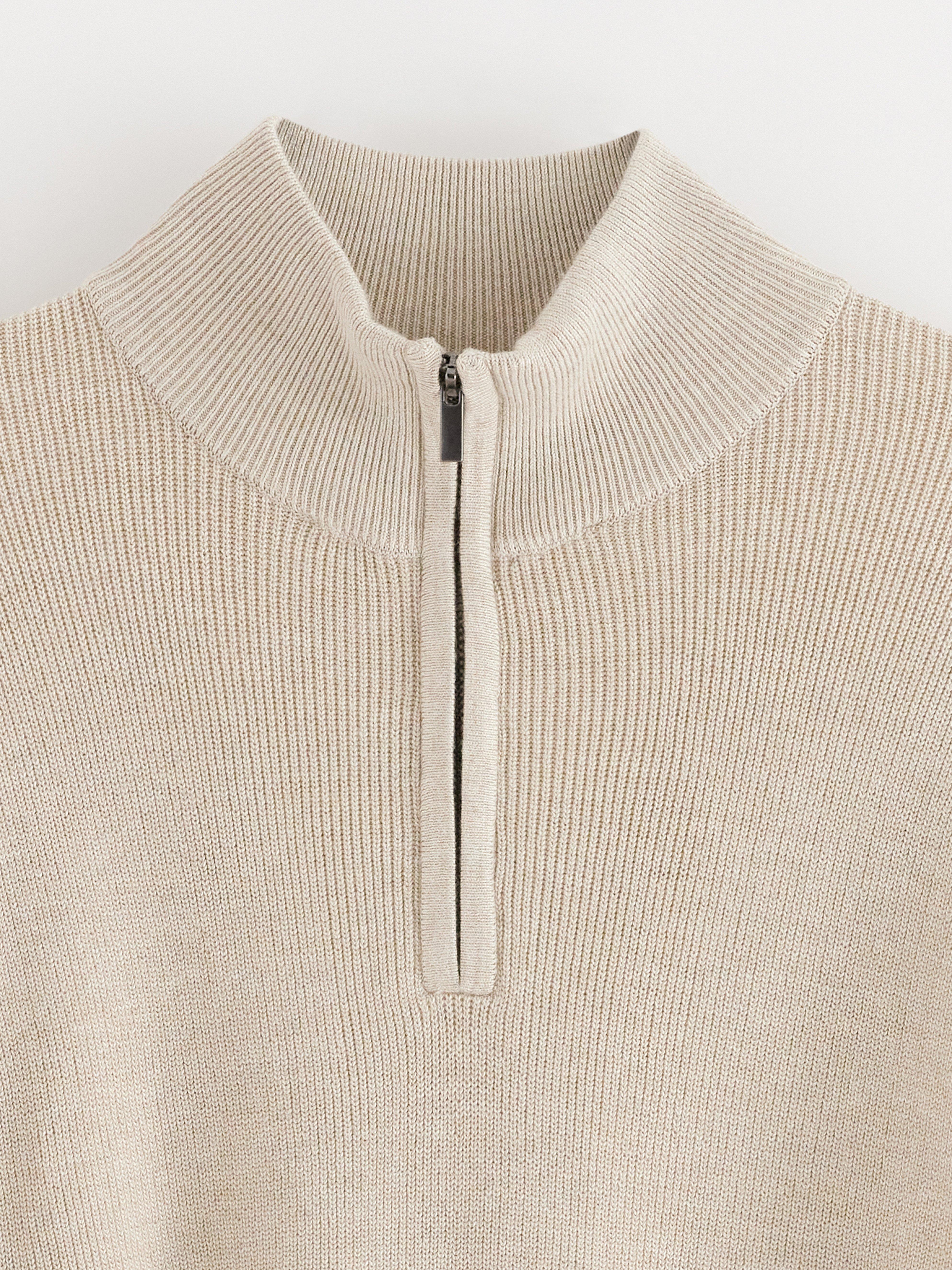 Jersey con media cremallera, color beige claro jaspeado.