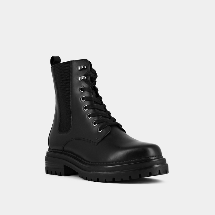 Boots à lacets et semelles crantées  en cuir noir