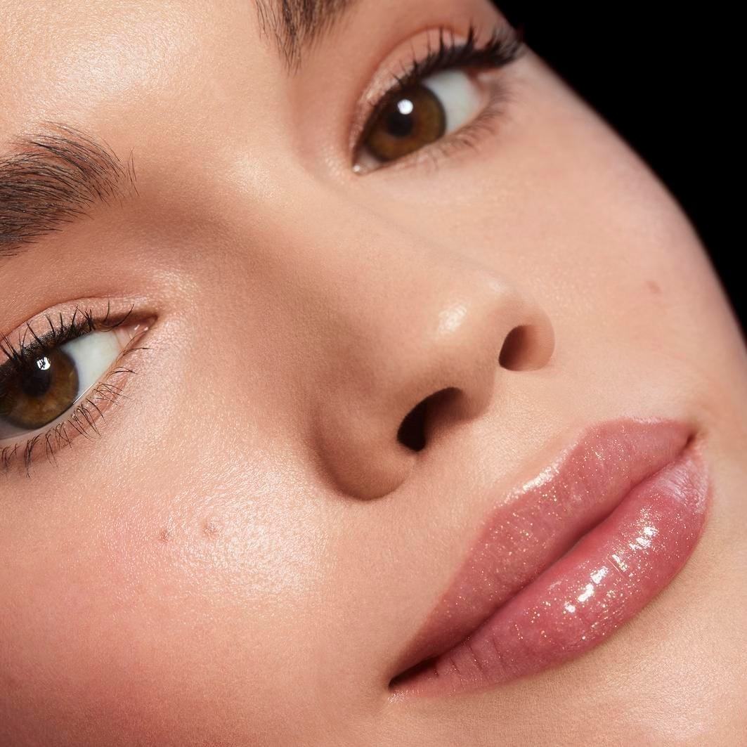 „elf Cosmetics“ lūpų dažų blizgučių balzamas „O“ veidui – 2,5 ml
