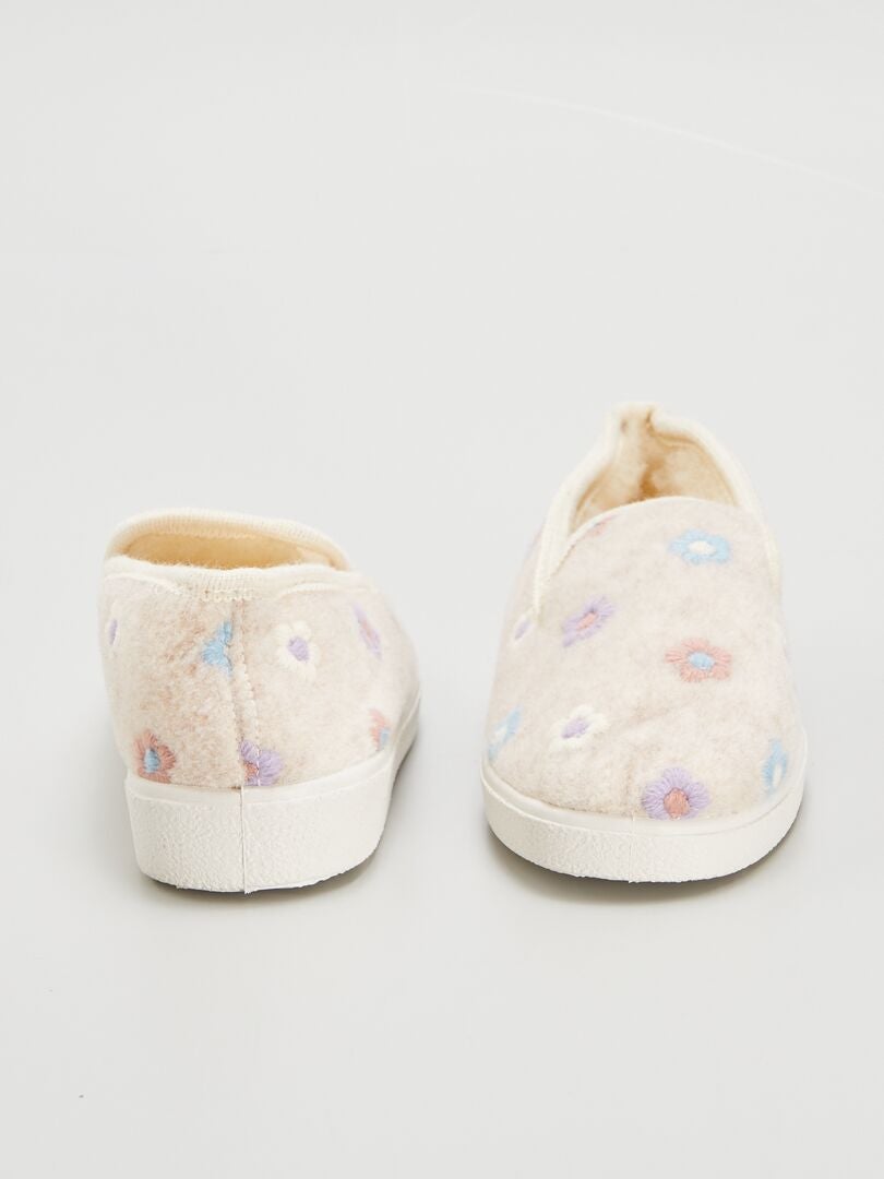 Pantufas com estampa floral - BRANCAS