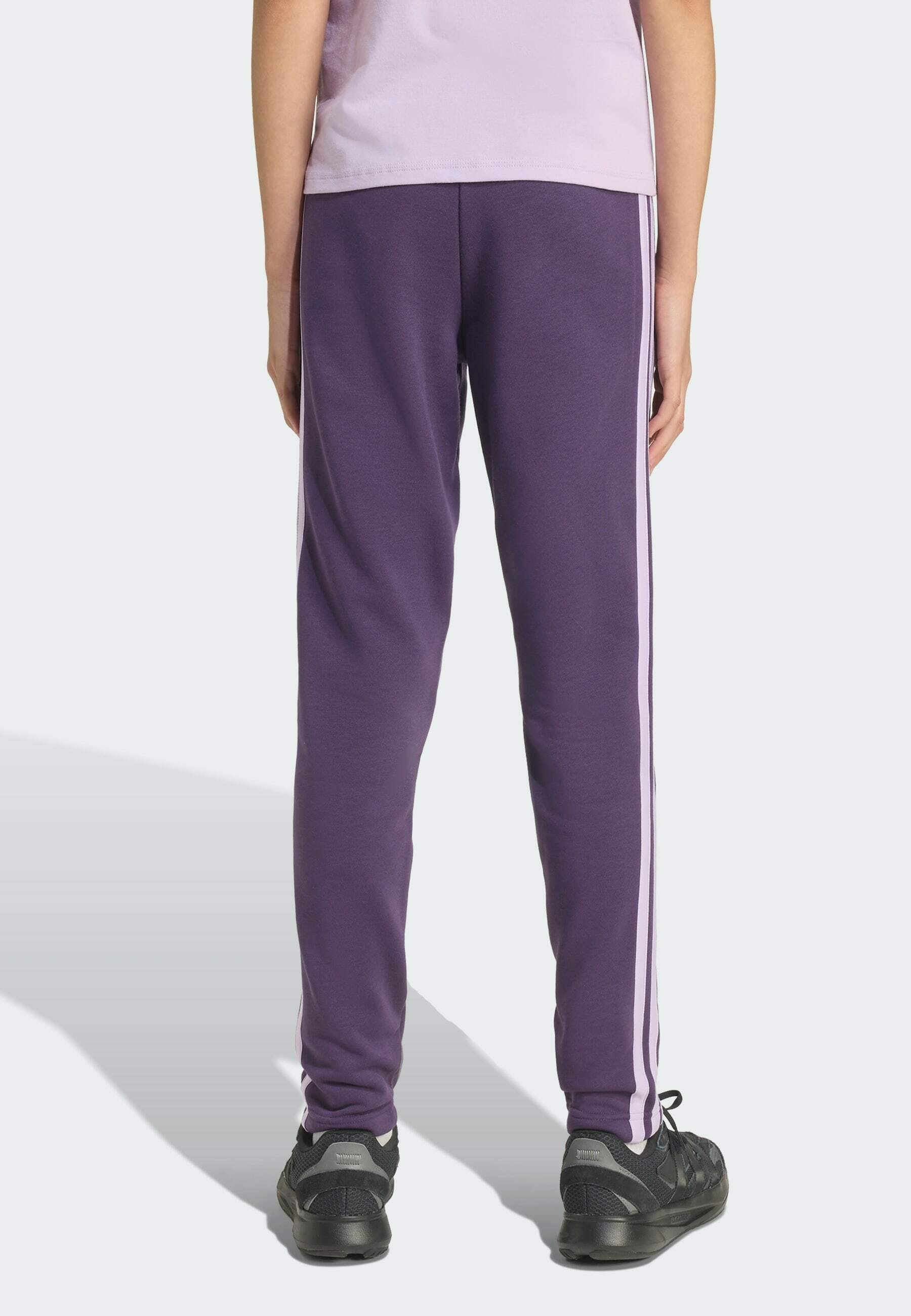 adidas Sportswear ESSENTIALS - Trainingsbroek - aurora plum powder plum