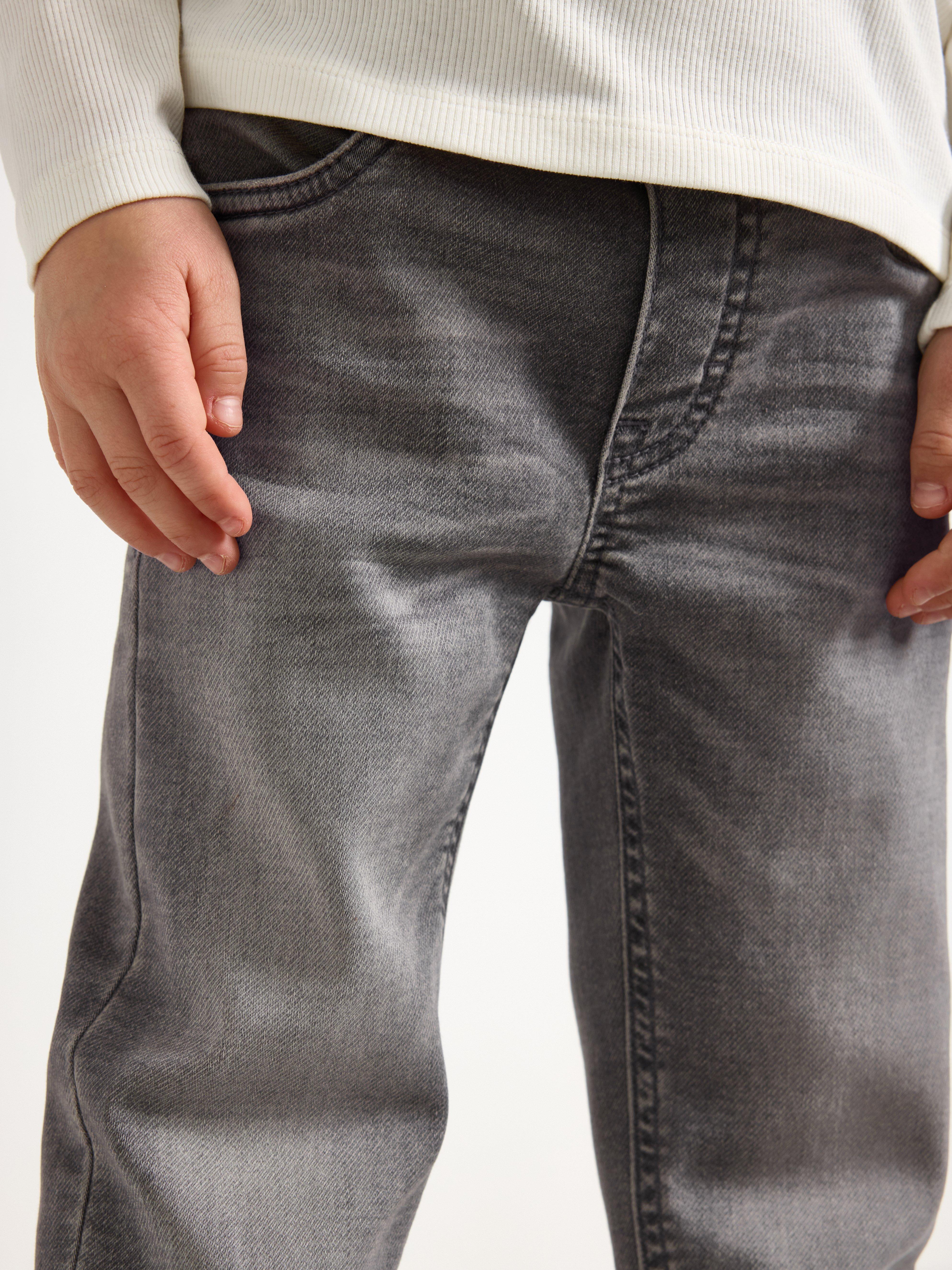 STAFFAN Jeans de pierna recta en mezclilla gris