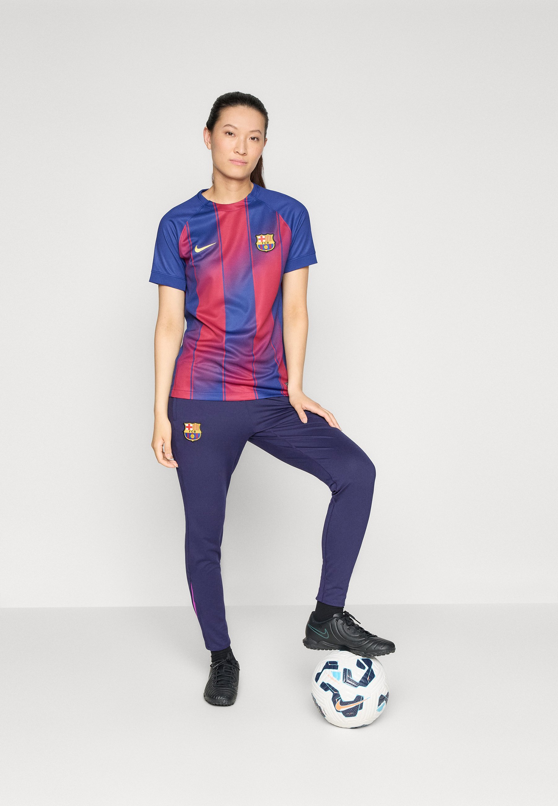 Nike Performance FCB HM - Fotbalové tričko - tmavě modrá/ušlechtilá červená/středozápadní zlato-barevná