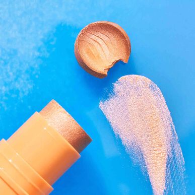 Essence Baby Got Holo Glow holografinen korostuskynäpuikko 1 kpl 1 kpl