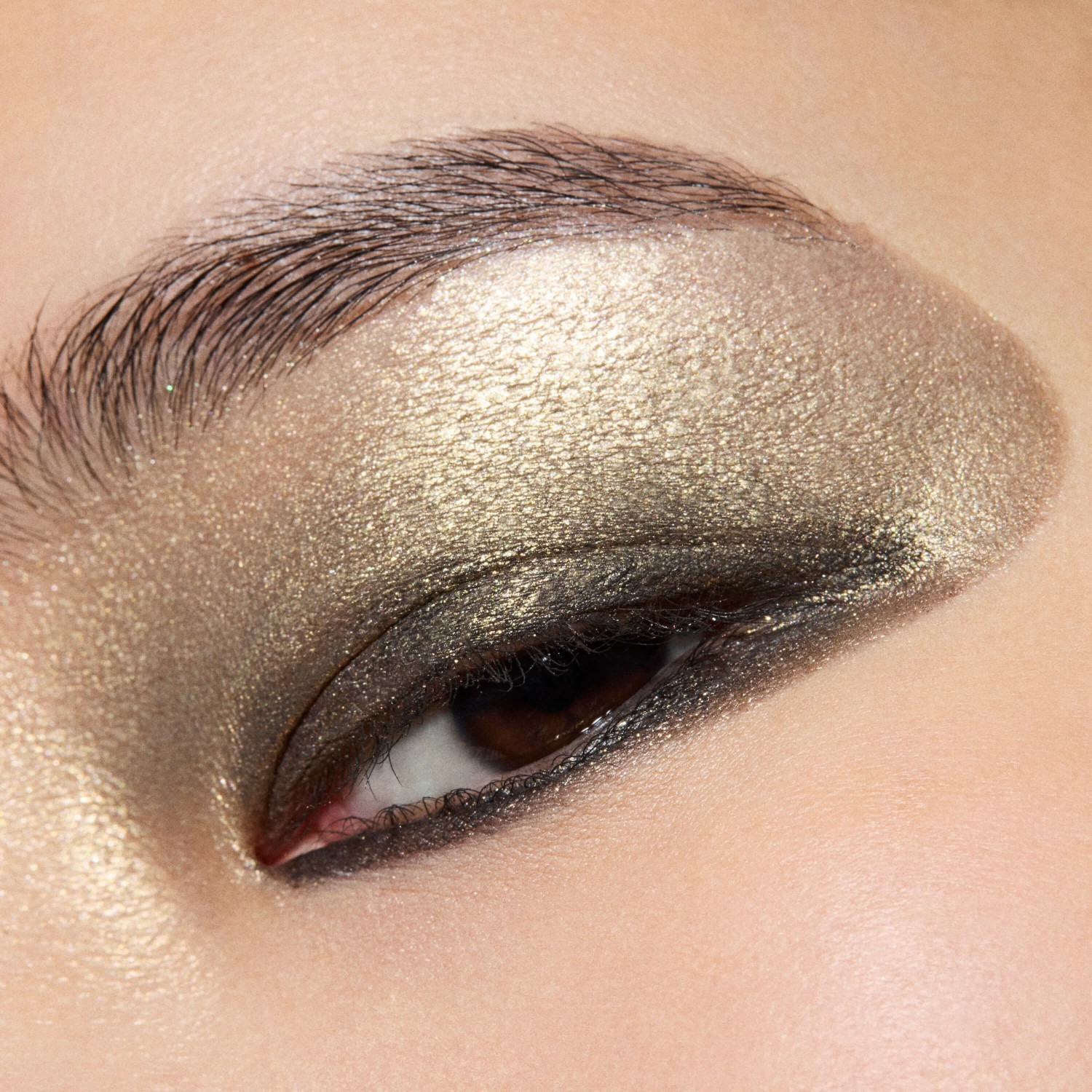 Kompaktné očné tiene MAC Dazzleshadow Metallic Single – 1 g