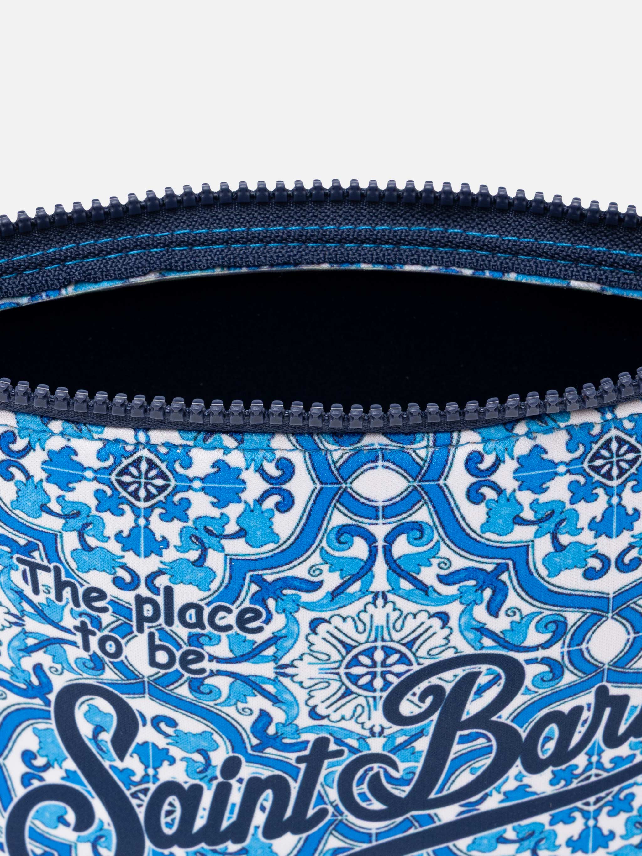 Aline clutch tas van scuba-stof met majolica-print