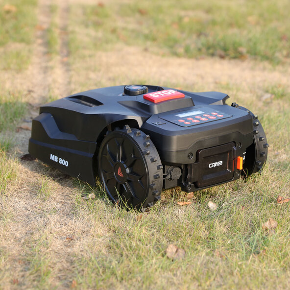 Mașină de tuns iarba robotizată MB 800, inclusiv garaj de tuns iarba