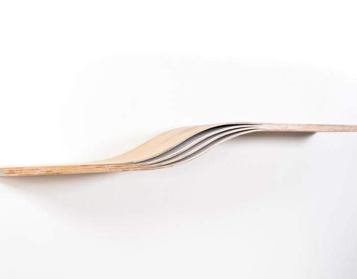Etagère murale flottante - EWART WOODS - En bois frêne 60 cm - Design moderne courbé