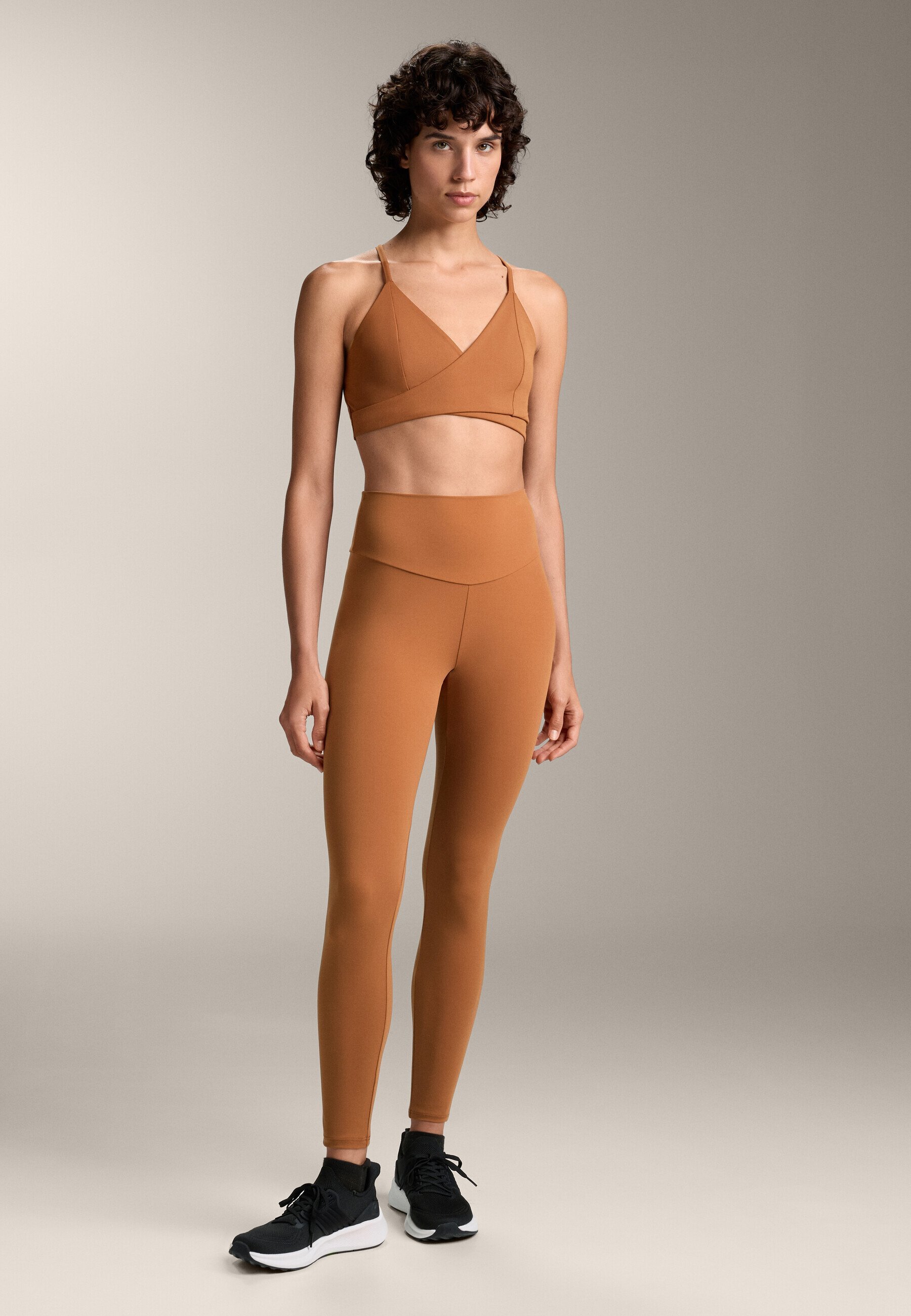 OYSHO MEDIUM-SUPPORT COMFORTLUX CROSSOVER WITH CUPS - Športni modrček s srednjo oporo - lisast bordo