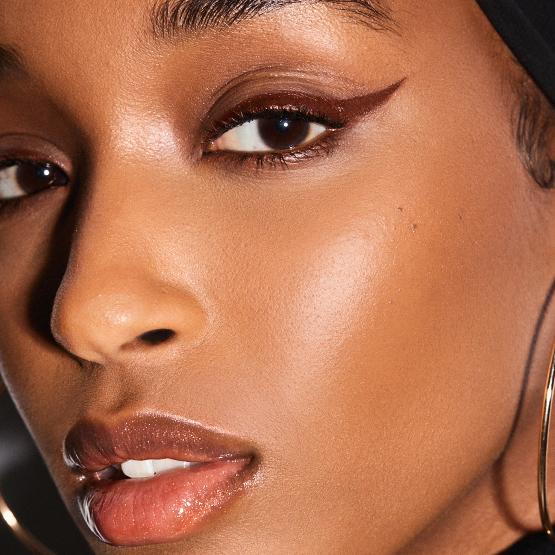 Tuș de ochi lichid de lungă durată Flyliner, culoarea Big Truffe - Fenty Beauty