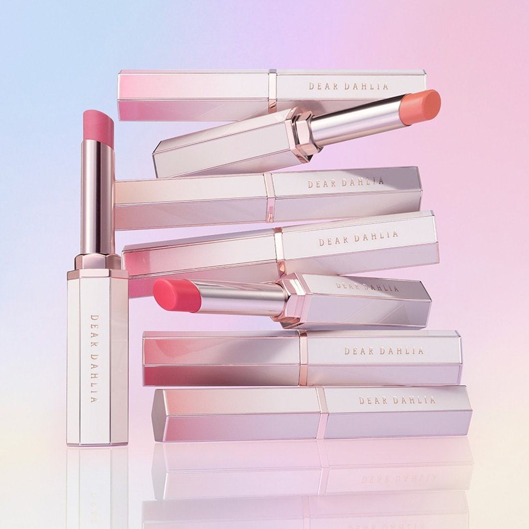 „Dear Dahlia“ lūpų dažai „Lip Allure Glow Shine“ – 2,4 g