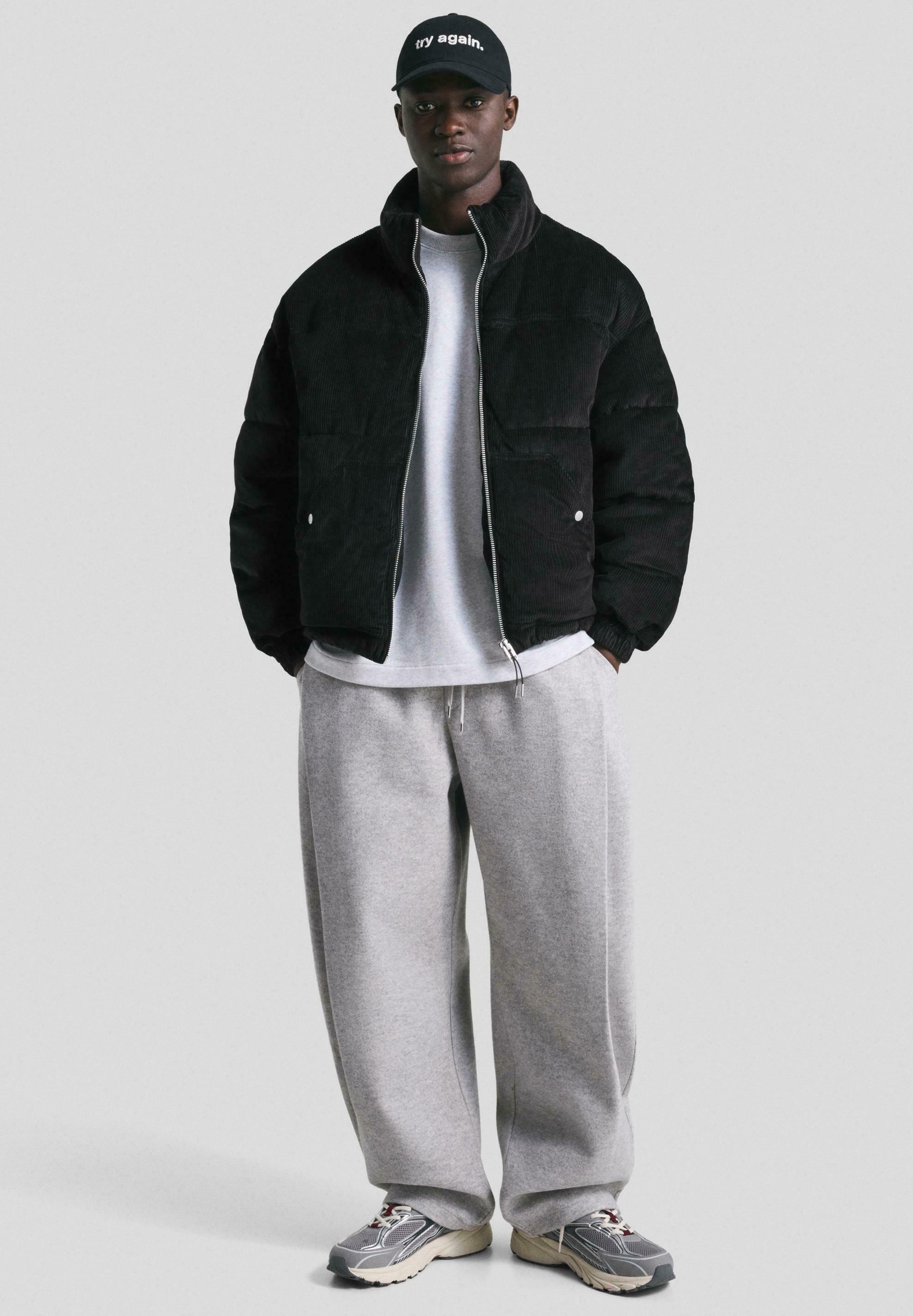 „Bershka“ žieminė striukė – juoda