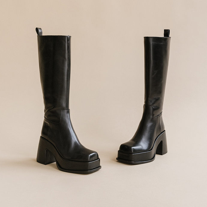 Bottes à plateformes et bouts carrés  en cuir noir