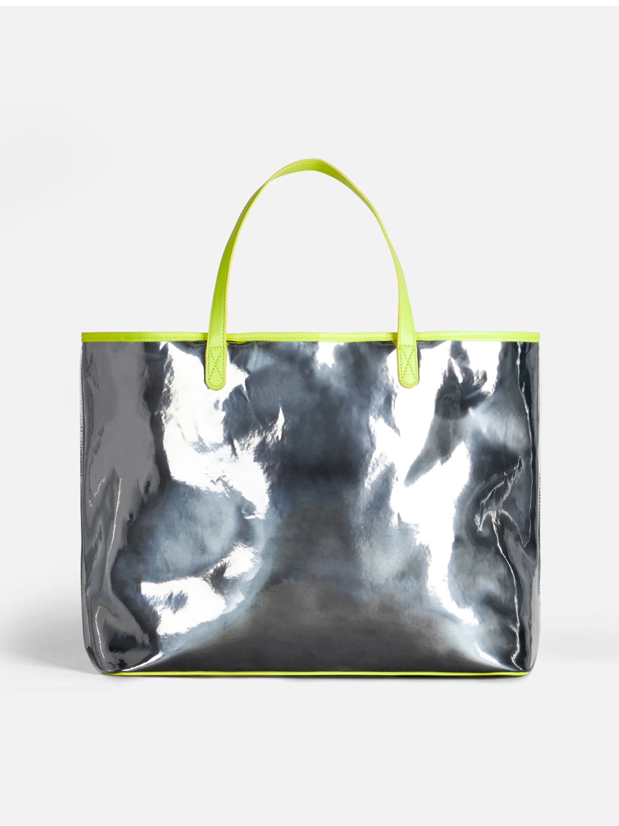 Zilverkleurige reflecterende tas met fluorescerend gele details.