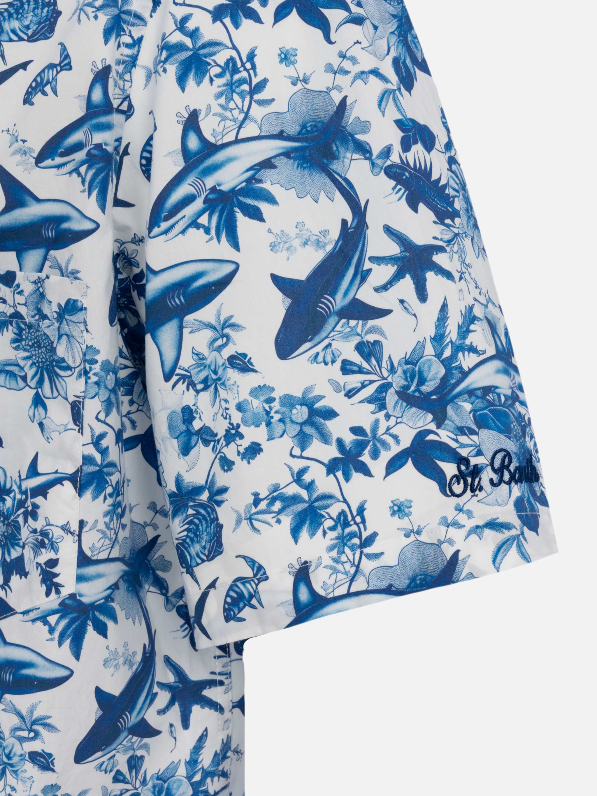Kalea katoenen shirt met haaienprint | Ontwerp mede ontwikkeld door RI (AI)