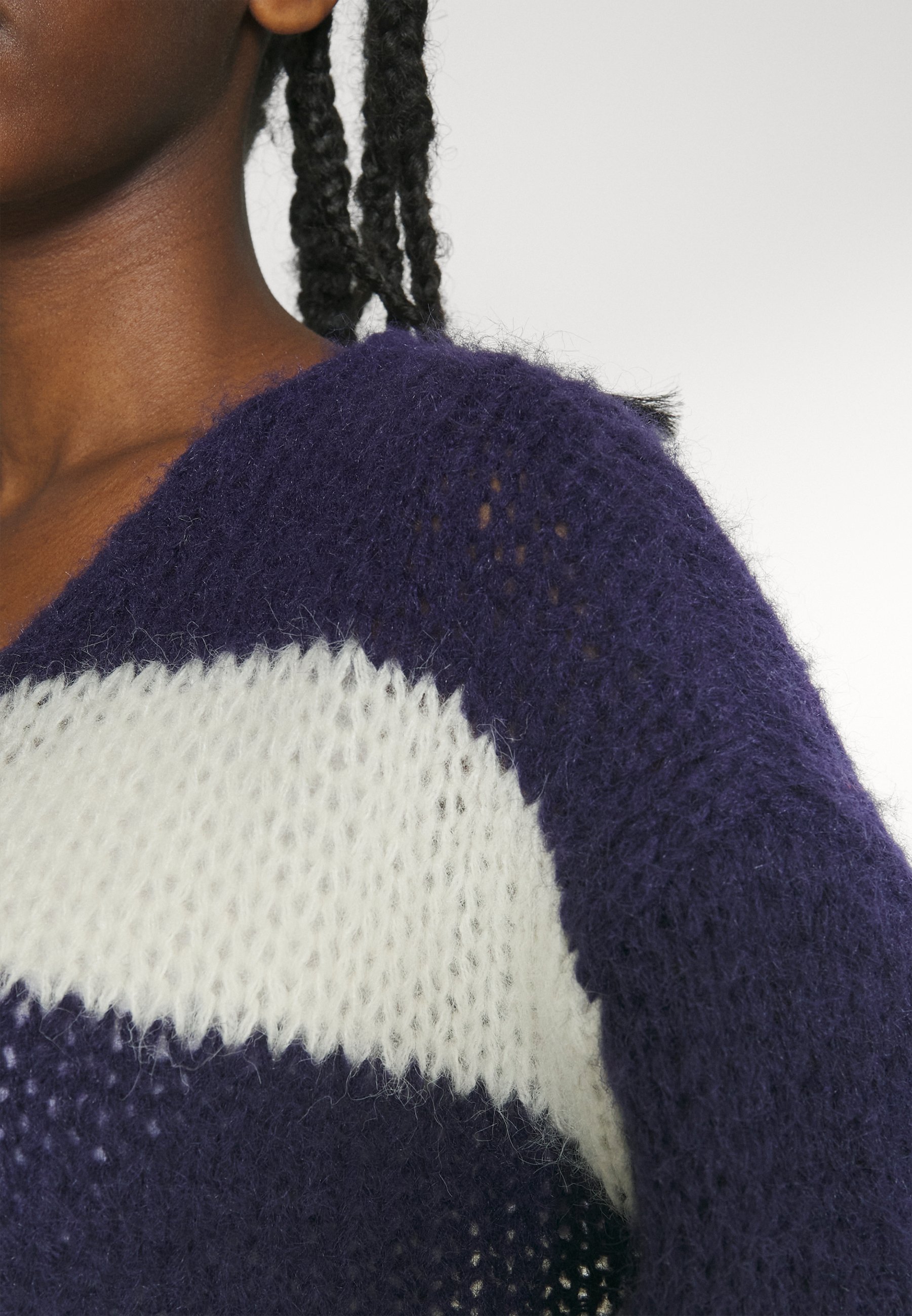 Pull Vero Moda Petite VMERIN STRIPE à col V - Astral Aura/Birch