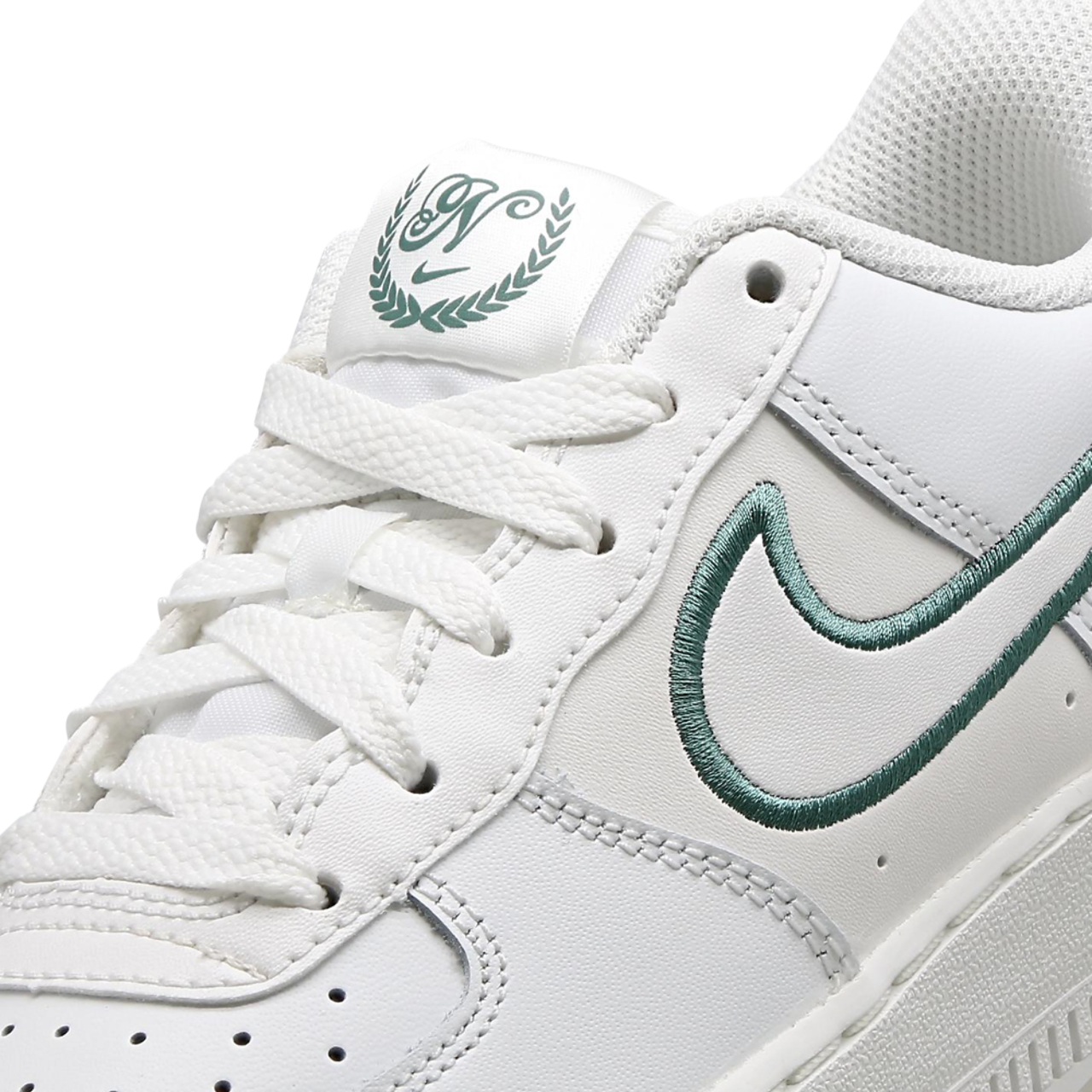 Nike Air Force 1 Lv8