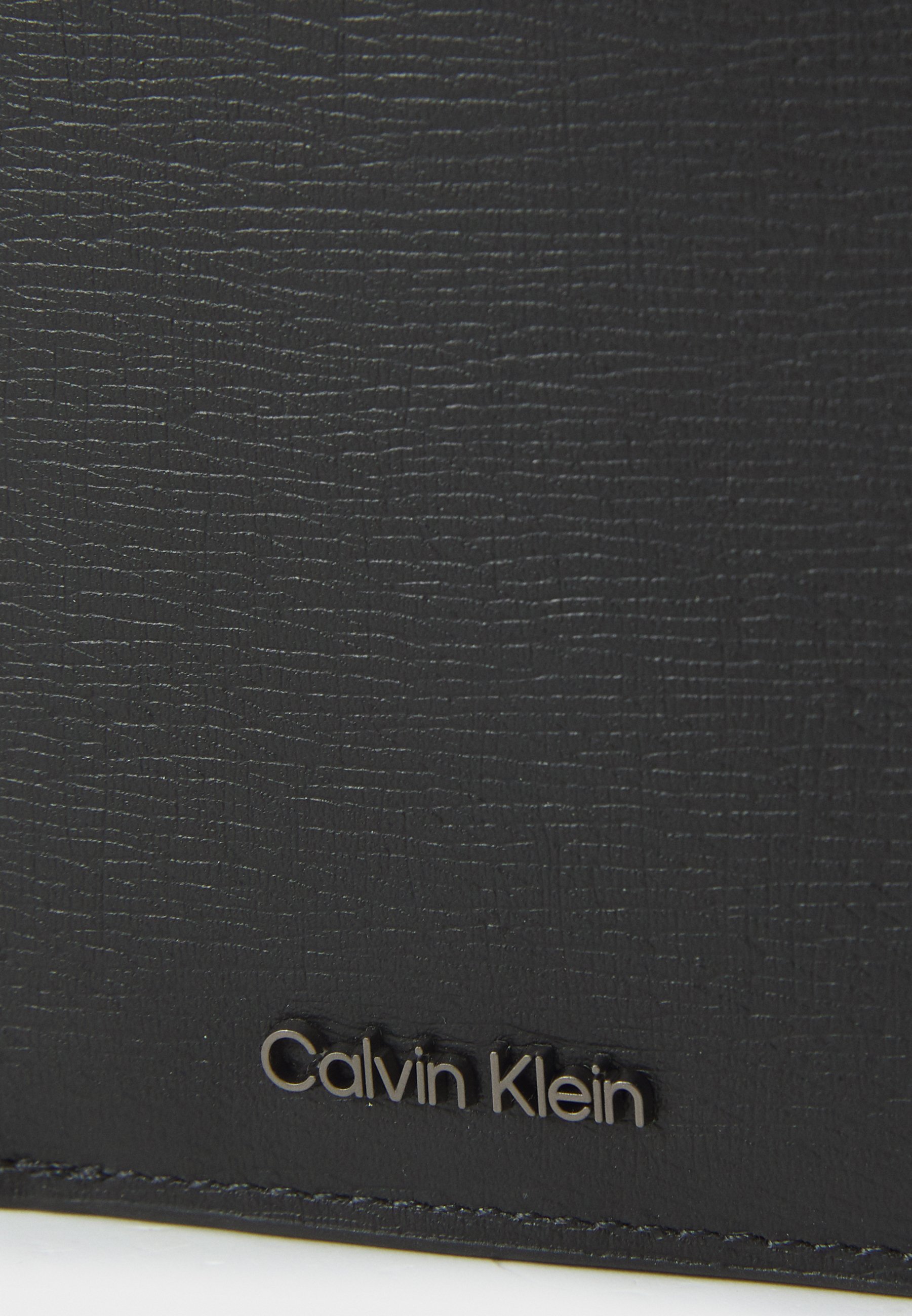 Calvin Klein LOGO HARDWARE - Peňaženka - čierna