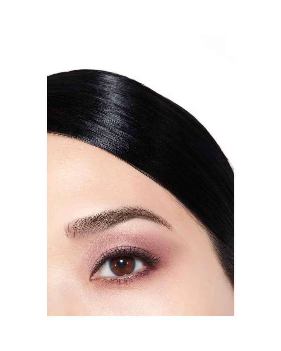 CHANEL LES 4 OMBRES SJENILO ZA OČI S VIŠENAMJENSKIM EFEKTOM