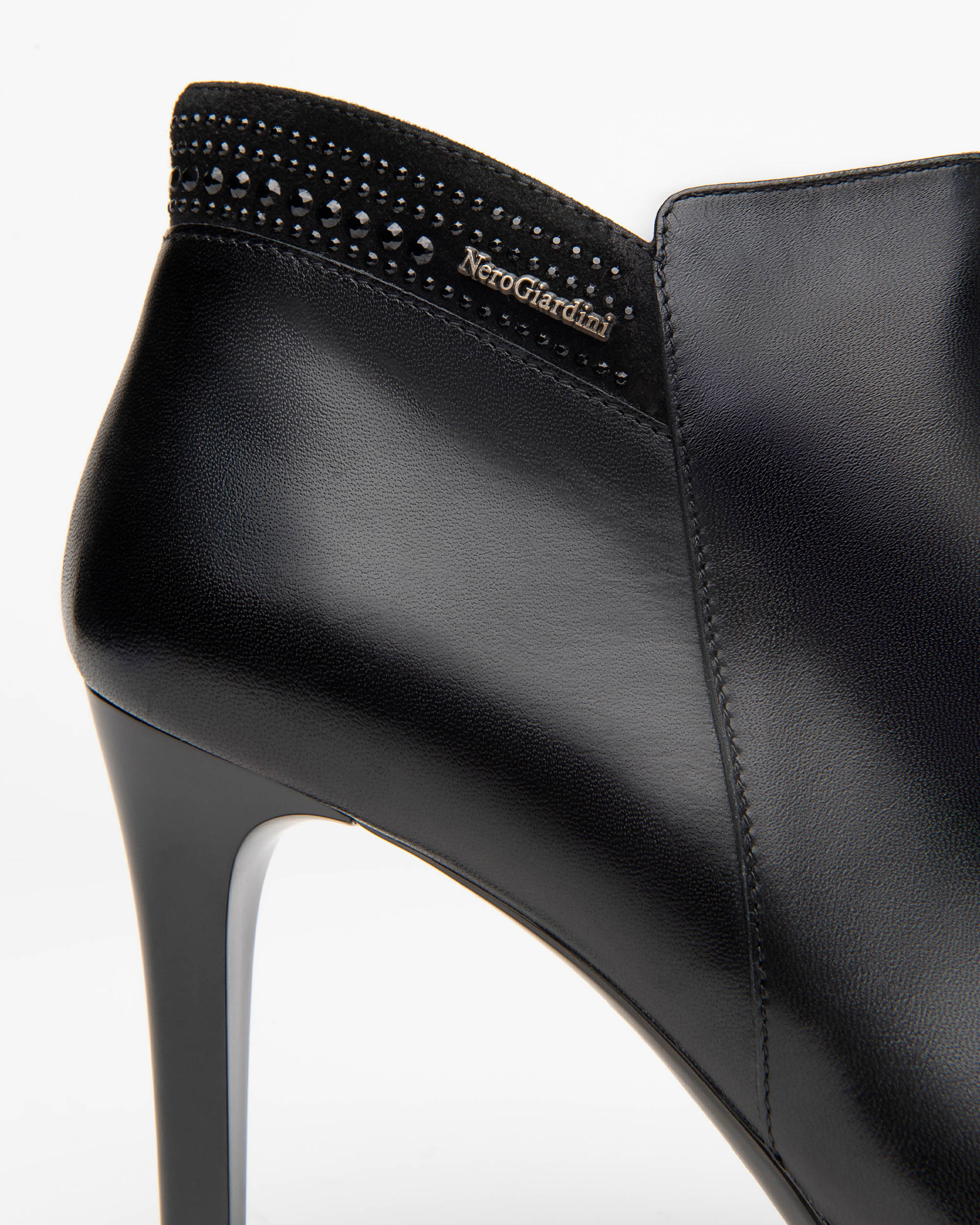  Damen-Ankle-Boots aus Leder und Wildleder