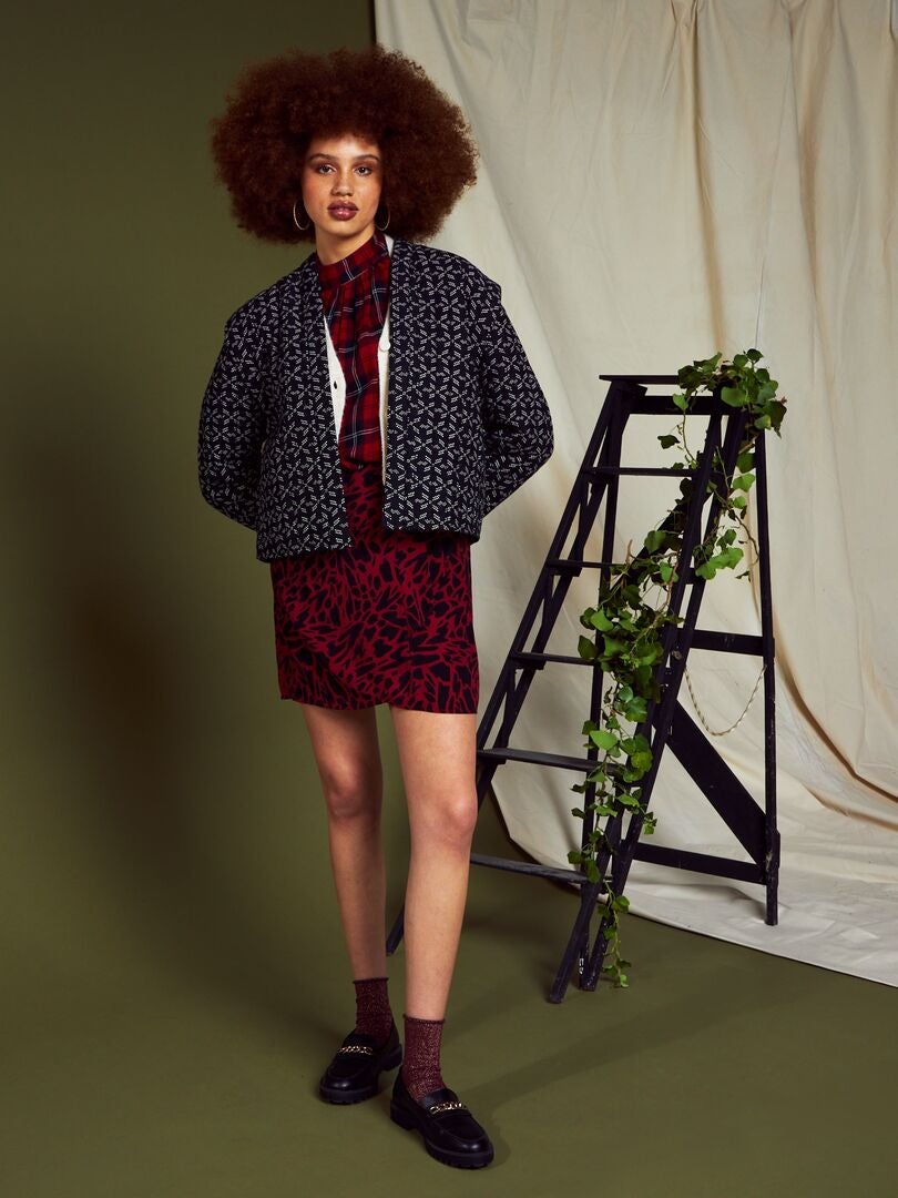 Falda corta de punto con efecto crepé - ROJO