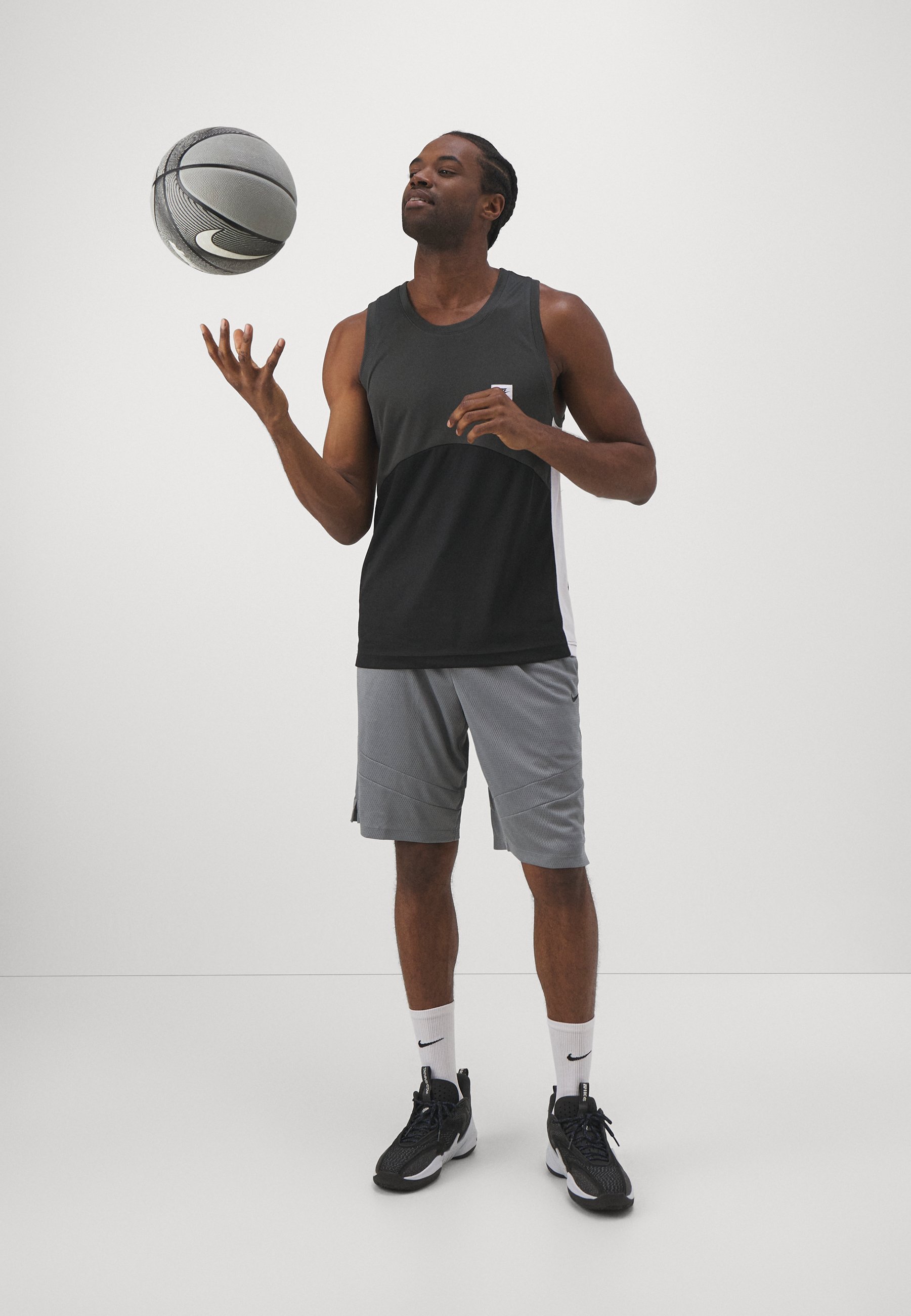 Short de sport Nike Performance ICON 11IN - gris clair/noir
