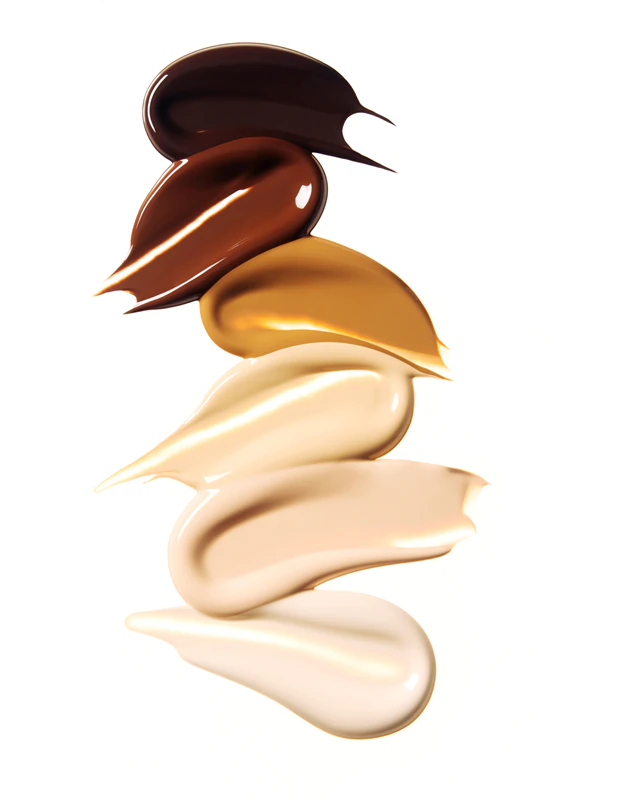 TIRTIR Mask Fit Red Foundation is een verhelderende, hydraterende vloeibare foundation.
