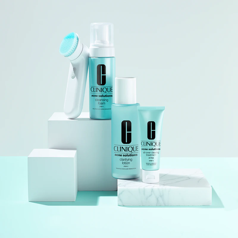 Loção Clareadora Anti-Imperfeições Clinique Anti-Blemish Solutions™ para todos os tipos de pele.