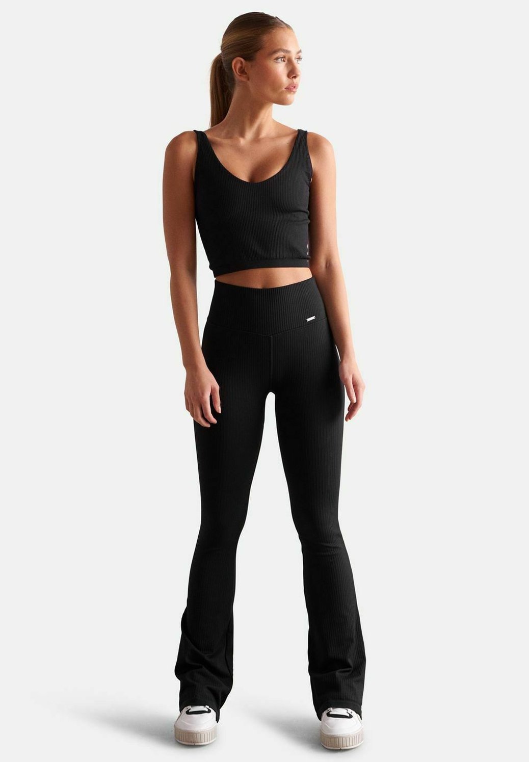 aim'n® RIBBED SEAMLESS BRALETTE - Sportbeha met lichte ondersteuning - zwart