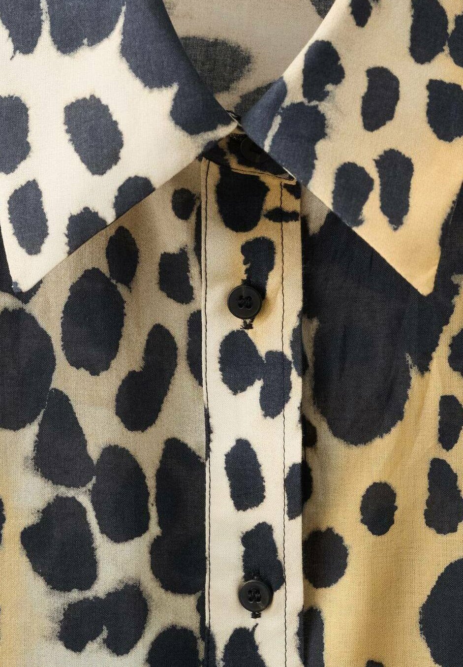 Mango Bluse mit Knopfleiste – schwarz