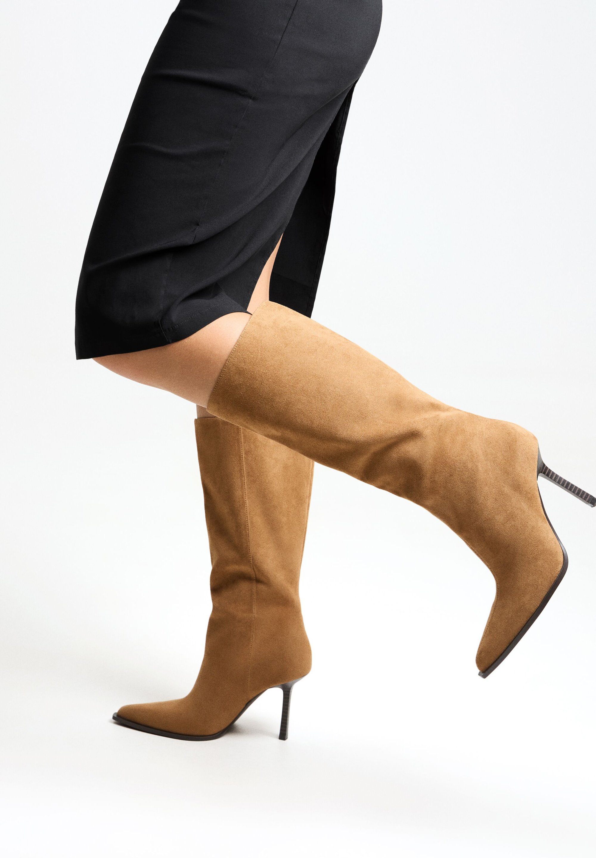 Bershka WIDE - Stivali con tacco alto - beige