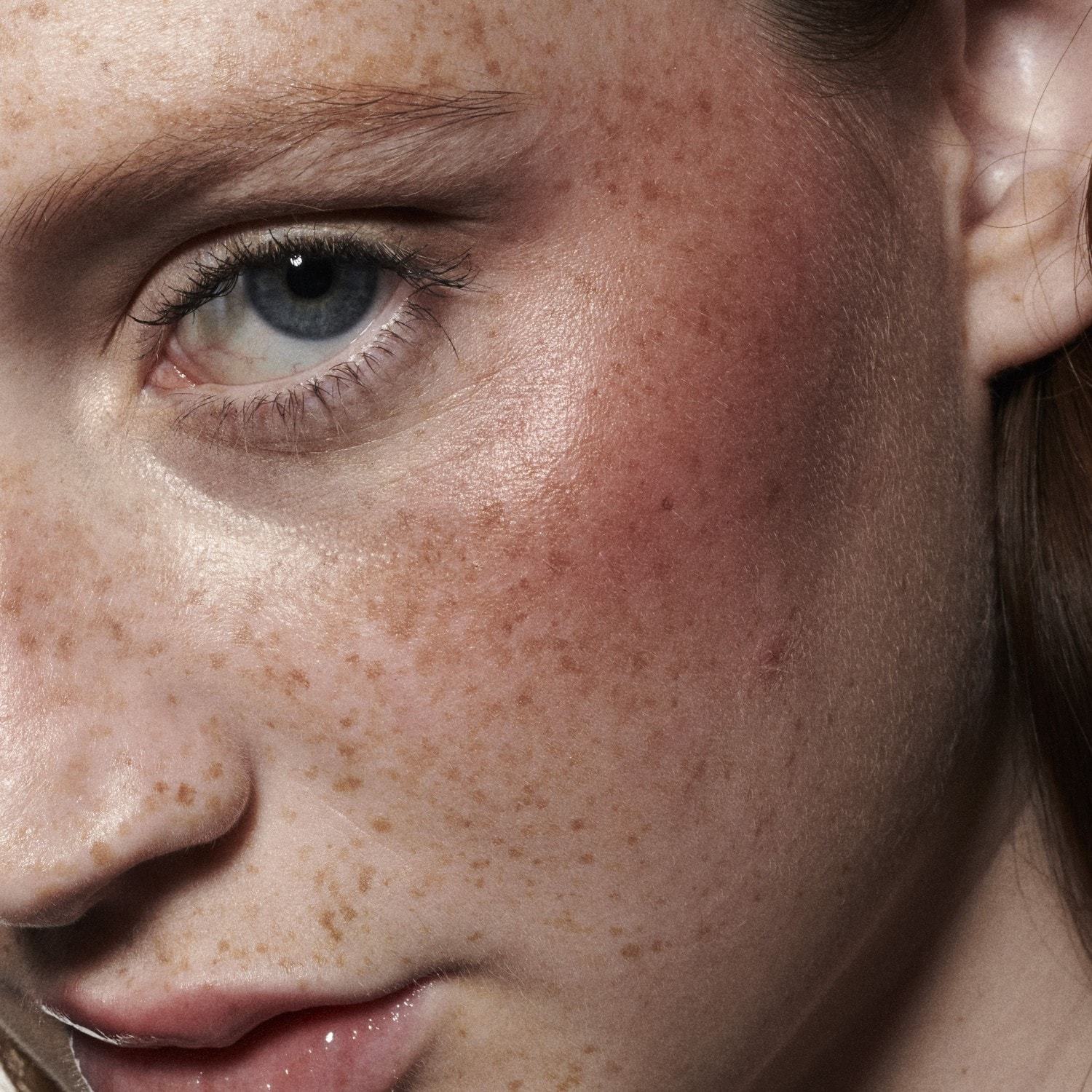 MAC Blush Strobe Strobe Beam šķidrais vaigu sārtums - 4,3 ml