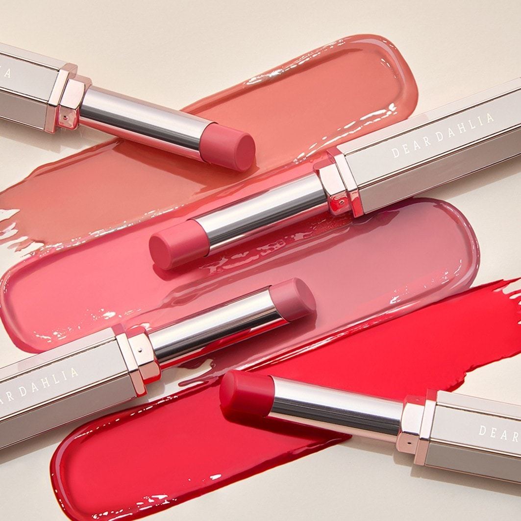 „Dear Dahlia“ lūpų dažai „Lip Allure Glow Shine“ – 2,4 g