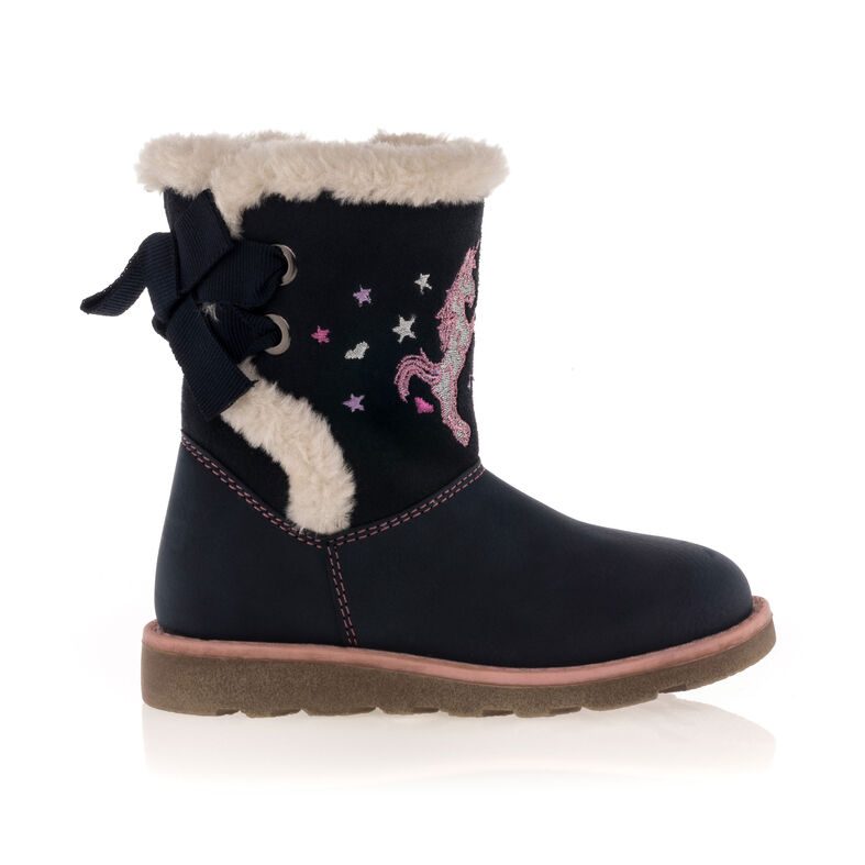 Botas azules de niña