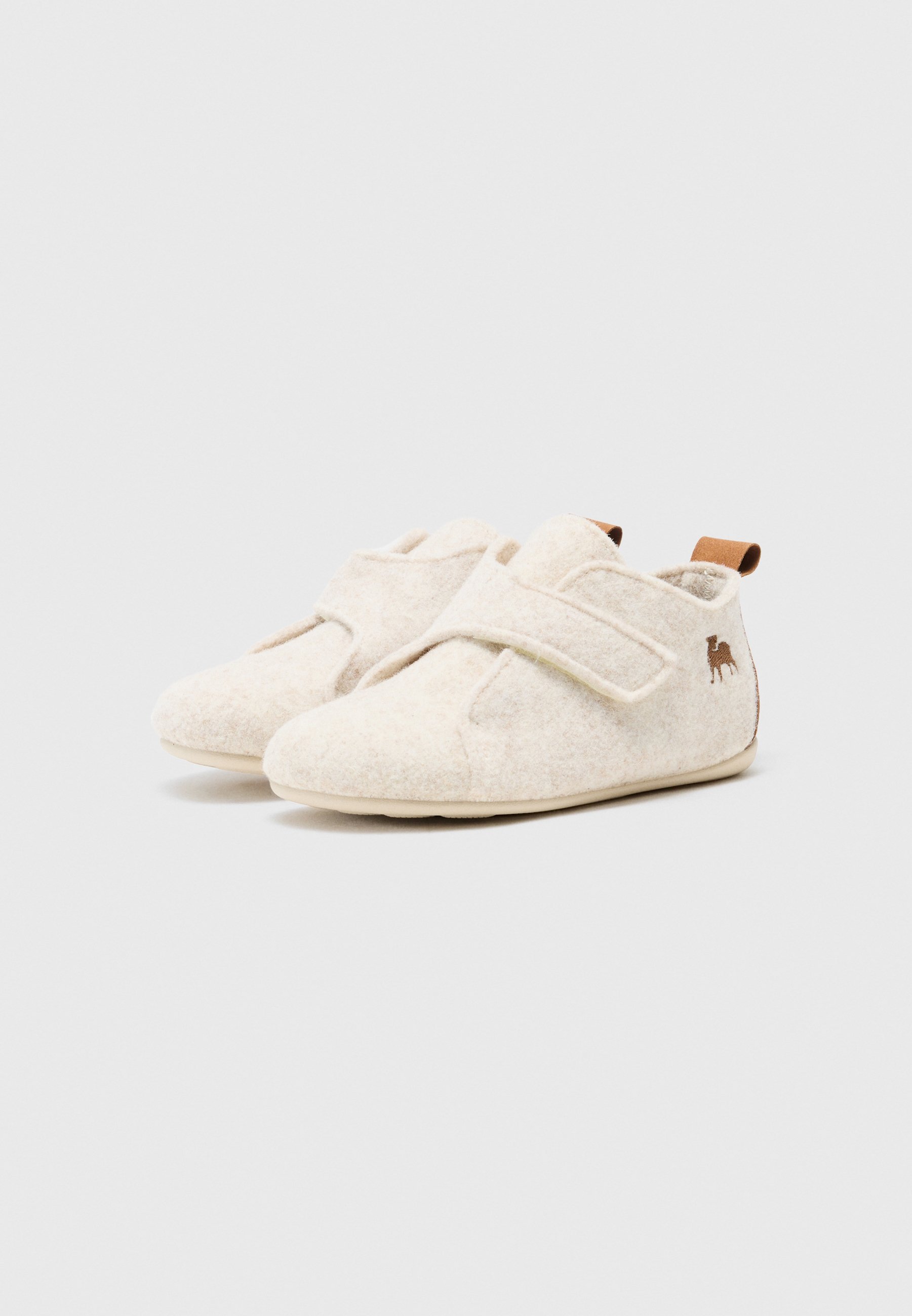 Shepherd BREMEN BAREFOOT UNISEXE - Pantoufles - crème
