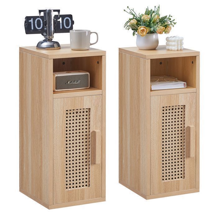 Conjunto de 2 mesas de cabeceira estreitas com 1 compartimento aberto, decoradas à mão em rattan, para quarto.