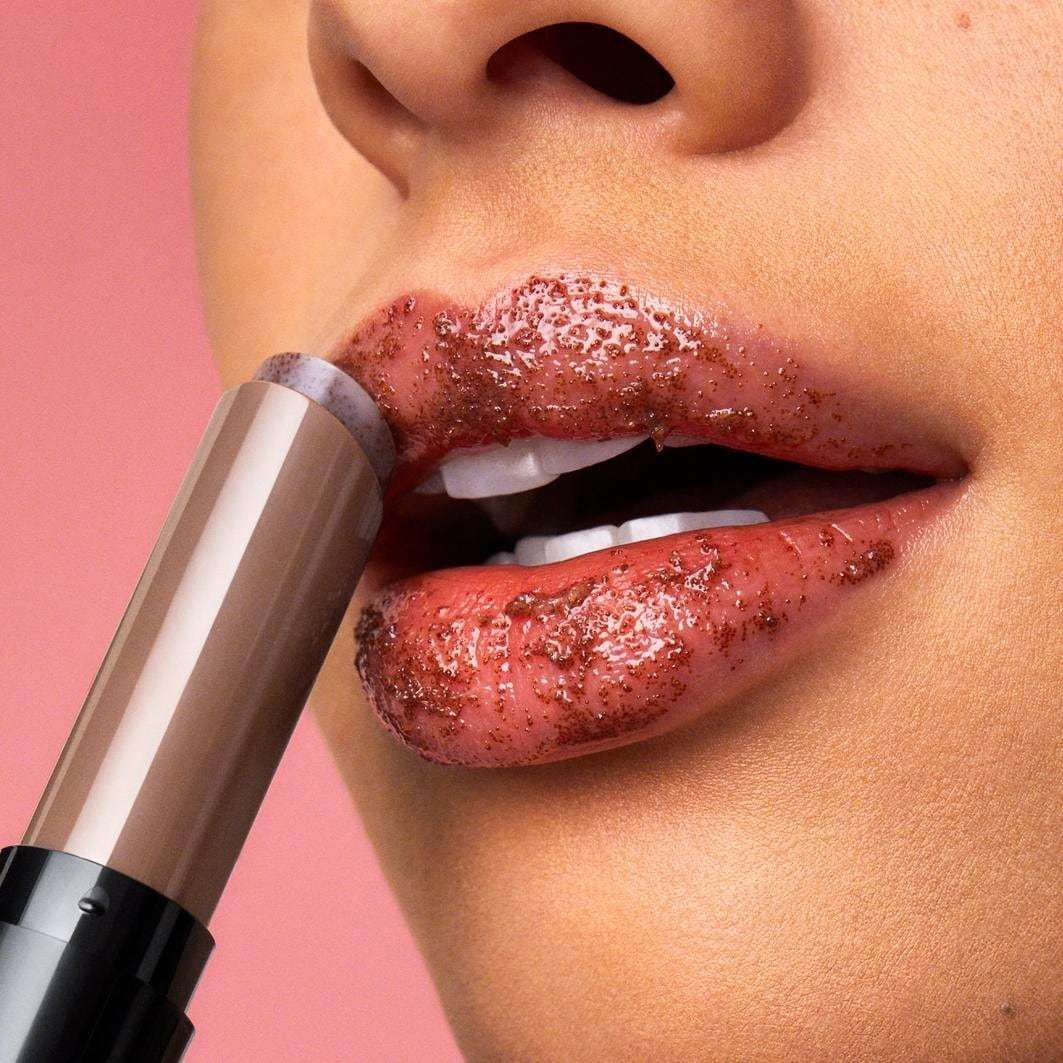 Piling za ustnice elf Cosmetics - 3 g