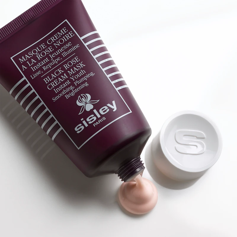 Sisley Black Rose Cream Mask, intenzívne hydratačná krémová maska, ktorá redukuje prejavy starnutia.