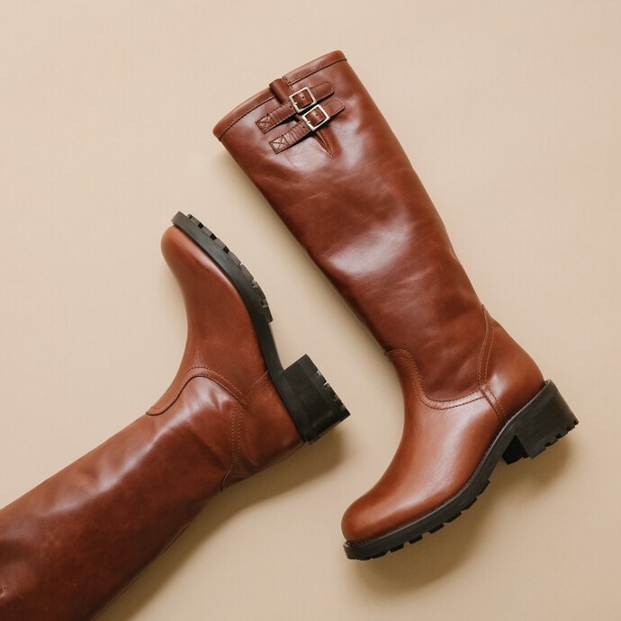 Bottes à semelles crantées  en cuir gras cognac