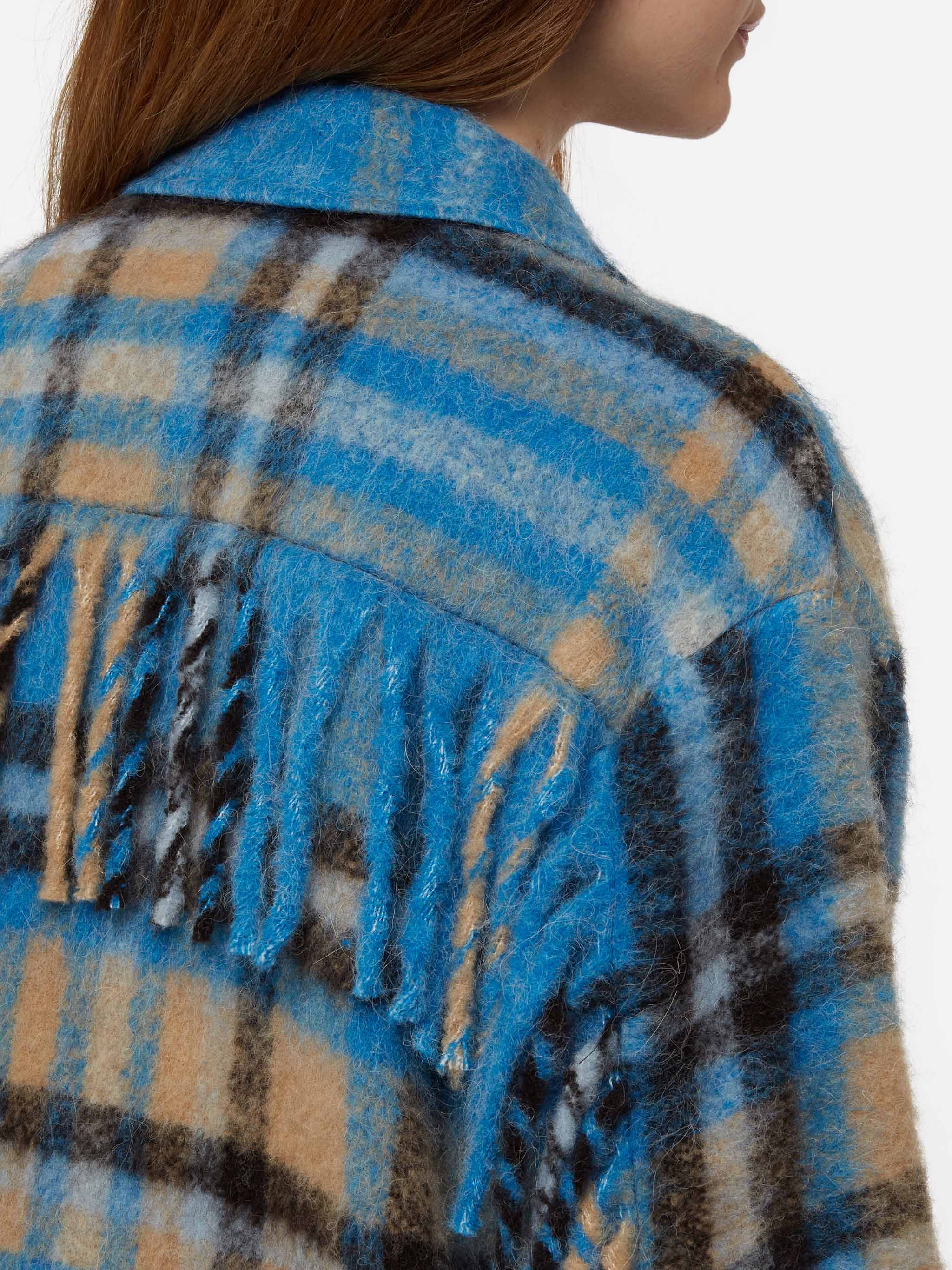 Chaqueta tipo sobrecamisa para mujer con flecos