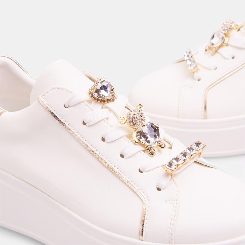 Damsneakers med snörning och juvelapplikationer
