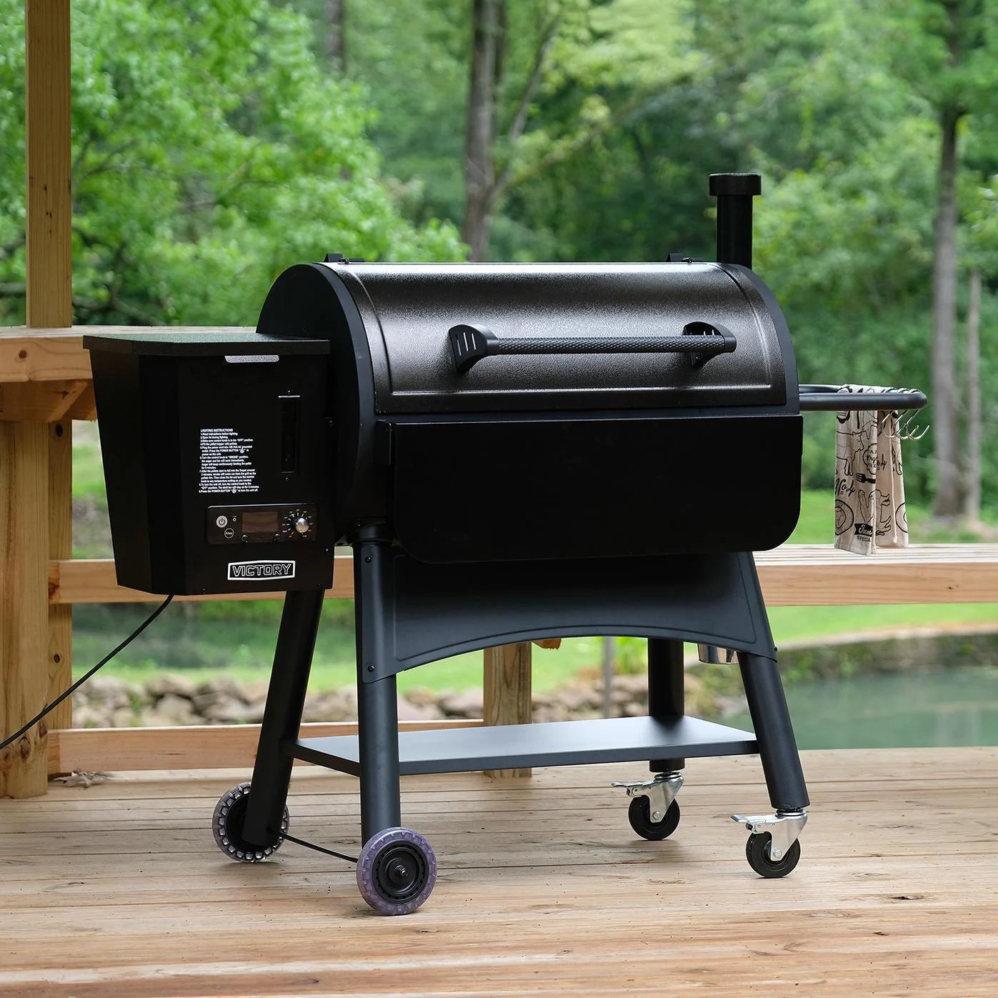 Victory 35 hüvelykes fapellet grill elülső polccal, 29 fontos tartállyal és 16-os acélcsővel és kocsival - BBQPG