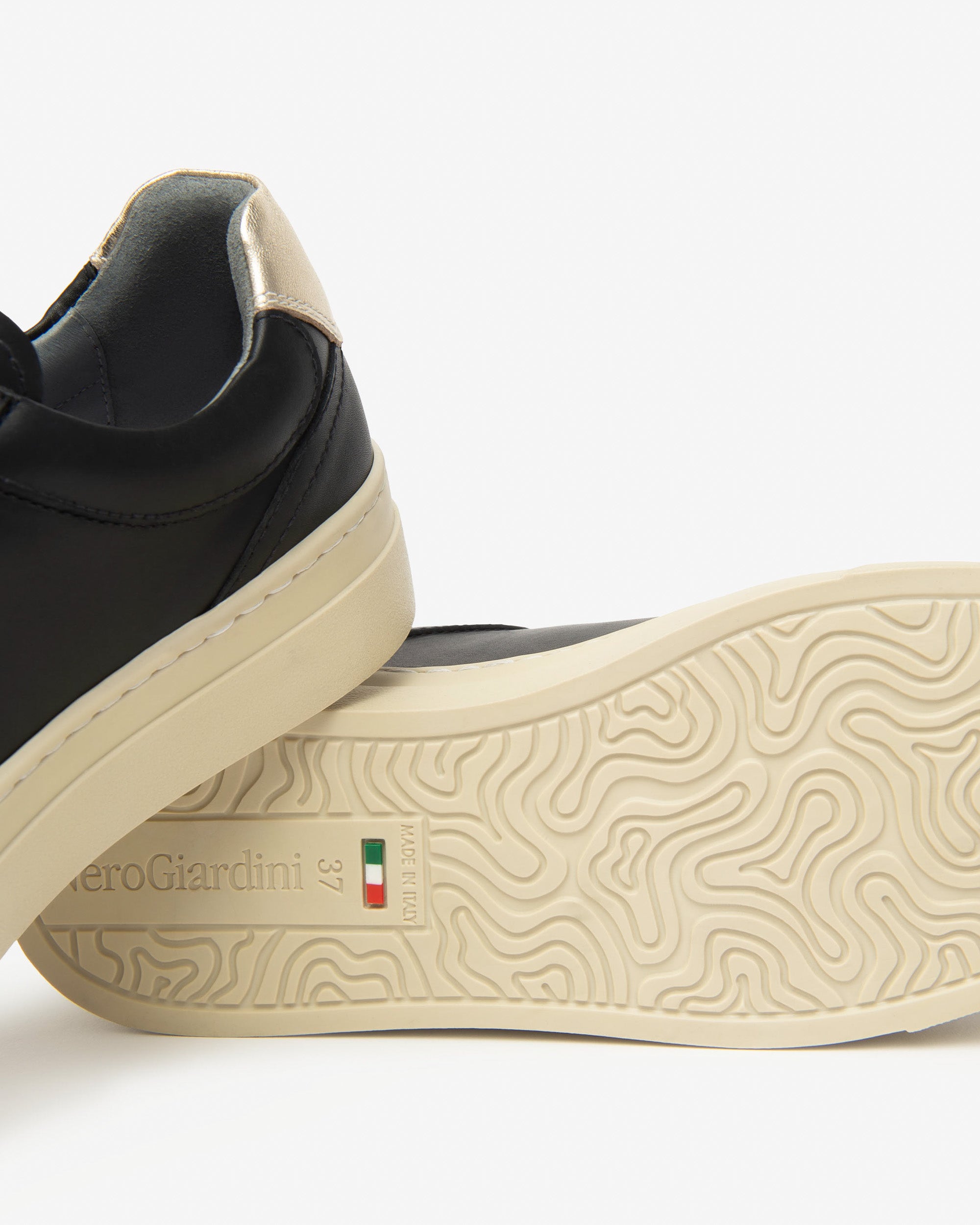  Damen-Sneaker aus Leder und Funktionsmaterial
